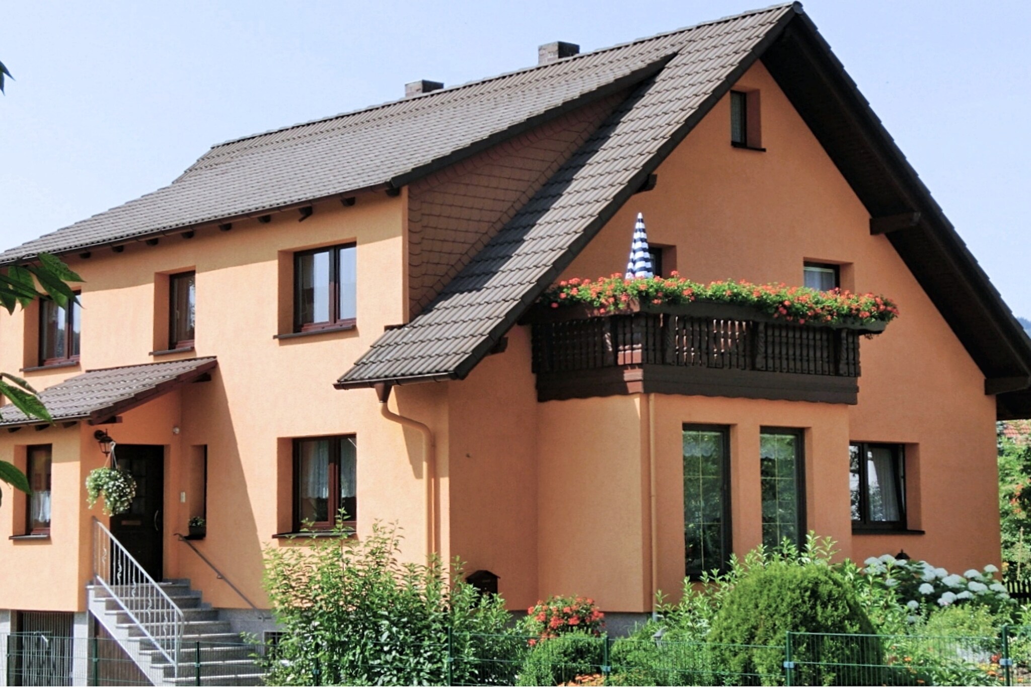 Ground floor: (Entrance(shared with the owner ), Landing)\n\nOn the 1st floor: (Living room(TV(cable, dutch television channels), radio), Large kitchen(dining table, toaster, cooker(ceramic, electric), coffee machine(filter, pads), oven, microwave, dishwasher, fridge(+ freezer), freezer), bedroom(double bed(180 x 200 cm)), bedroom(double bed), bathroom(shower, washbasin, toilet), Landing)\n\ntumble dryer(shared with the owner ), cot, washing machine(shared with the owner ), balcony, heating(oil), terrace(roofed, 20 m2), garden(shared with the owner , fenced, 200 m2), garden furniture, BBQ(charcoal), parking, deckchairs, parasol, sand pit, play equipment, bicycles available(paid), high chair