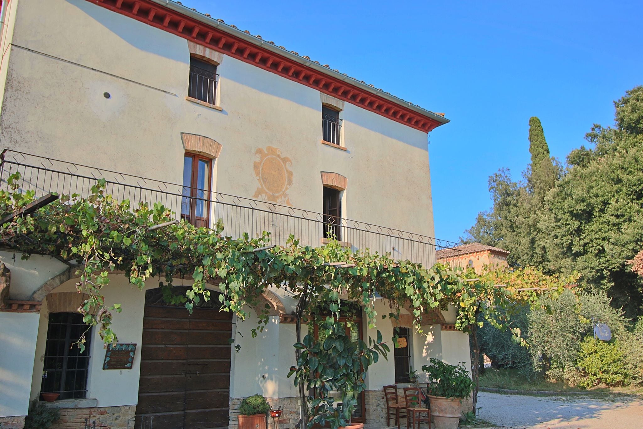 Attractive apartment in a traditional farmhouse on the estate near Perugia