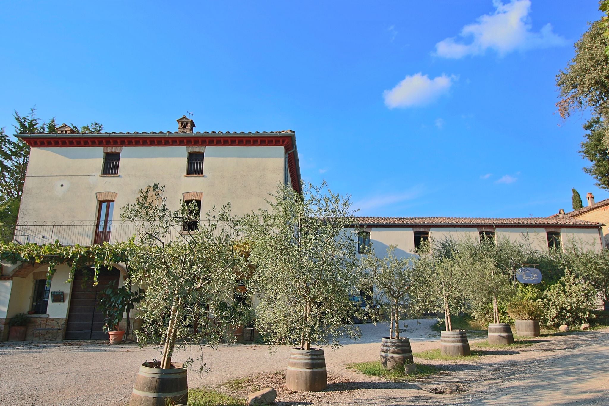 Attractive apartment in a traditional farmhouse on the estate near Perugia