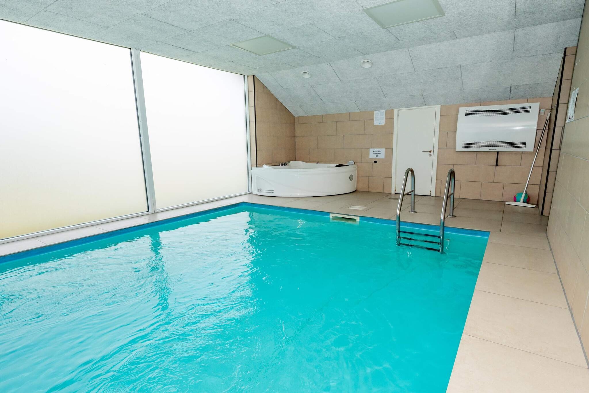 Luxe vakantieverblijf in Vorupor - Zwembad