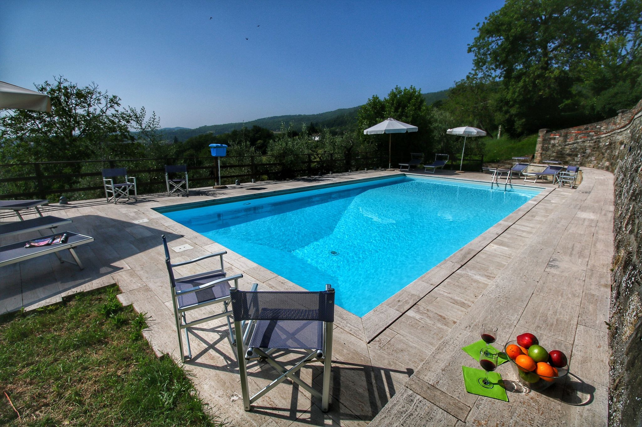 Historic farmhouse with swimming pool, in Michelangelo's places