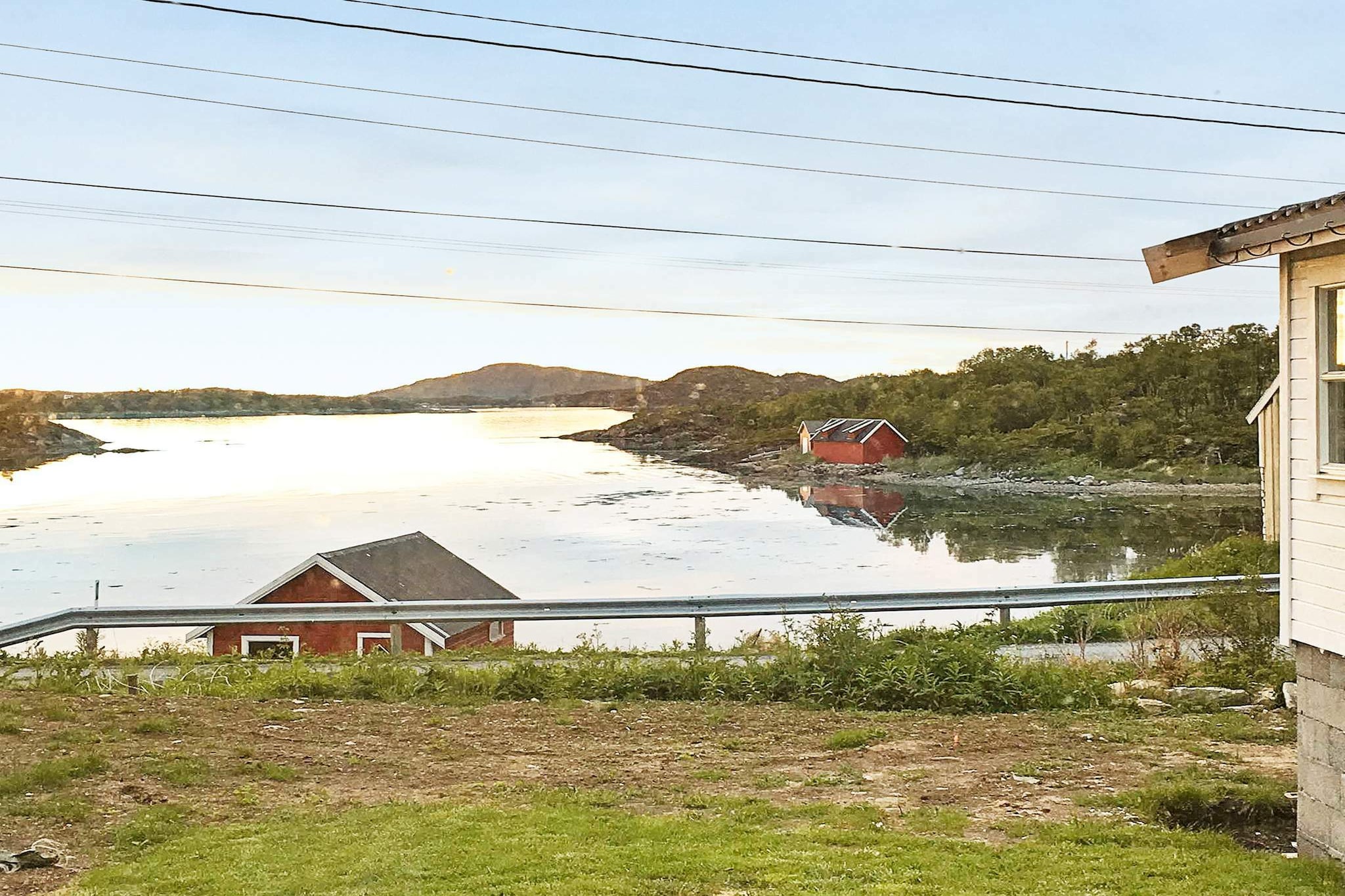 Boat: \n\ndining room(20 m2), open kitchen(cooker(electric), coffee machine(filter), microwave, dishwasher, fridge, freezer(> 250L), washing machine), Living/bed room(50 m2)(TV(cable, norvegian TV channels ), radio, CD player), bedroom(single bed, double bed), bedroom(double bed), bedroom(double bed), bathroom(floor heating)(bathtub or shower, washbasin, toilet), game computer, Bubble bath(outside, 6 persons), heating(electric), terrace(117 m2), garden, garden furniture, BBQ, parking, football goal