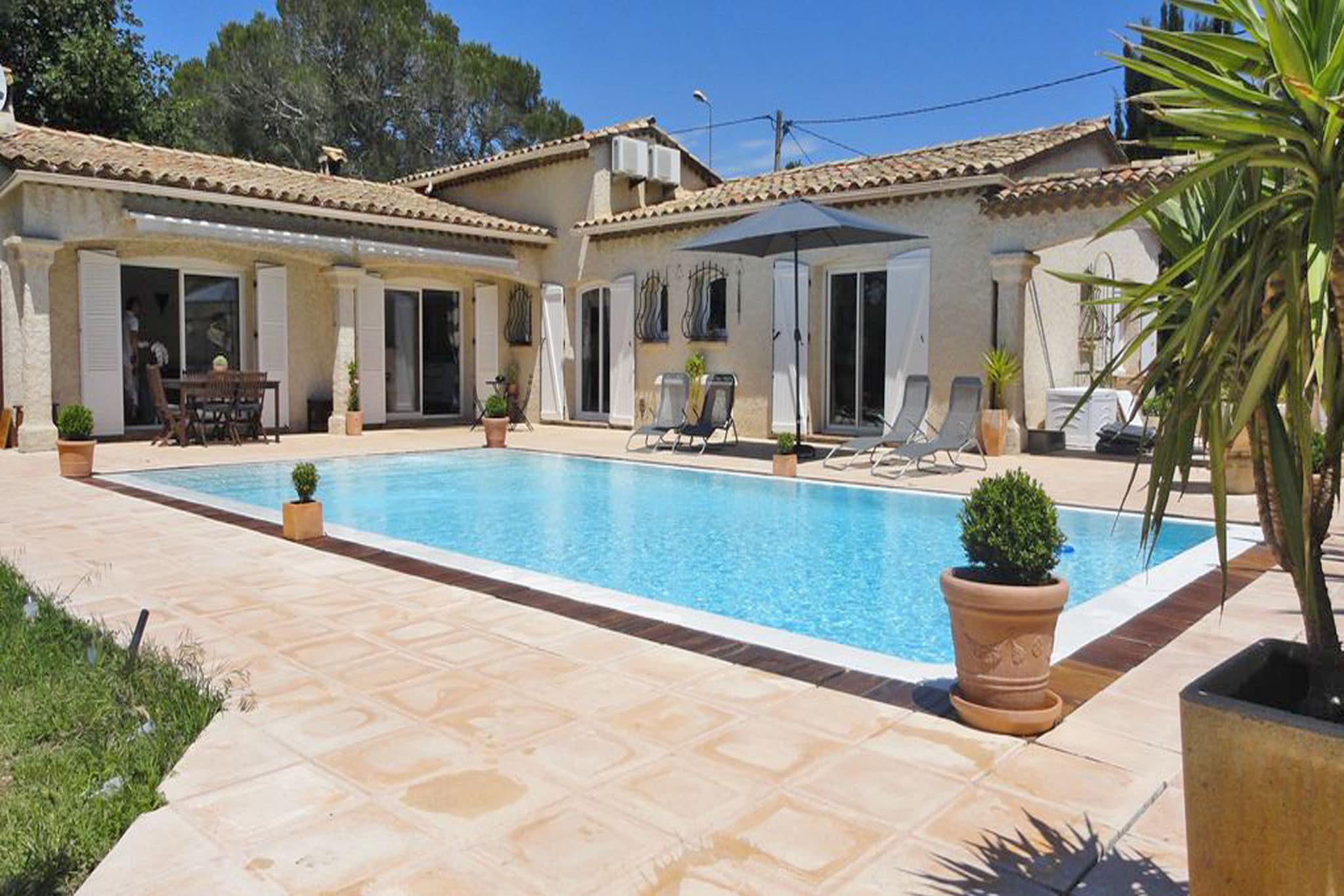 Freistehende Villa mit privatem Pool und Klimaanlage, 10 km vom Mittelmeer entfernt