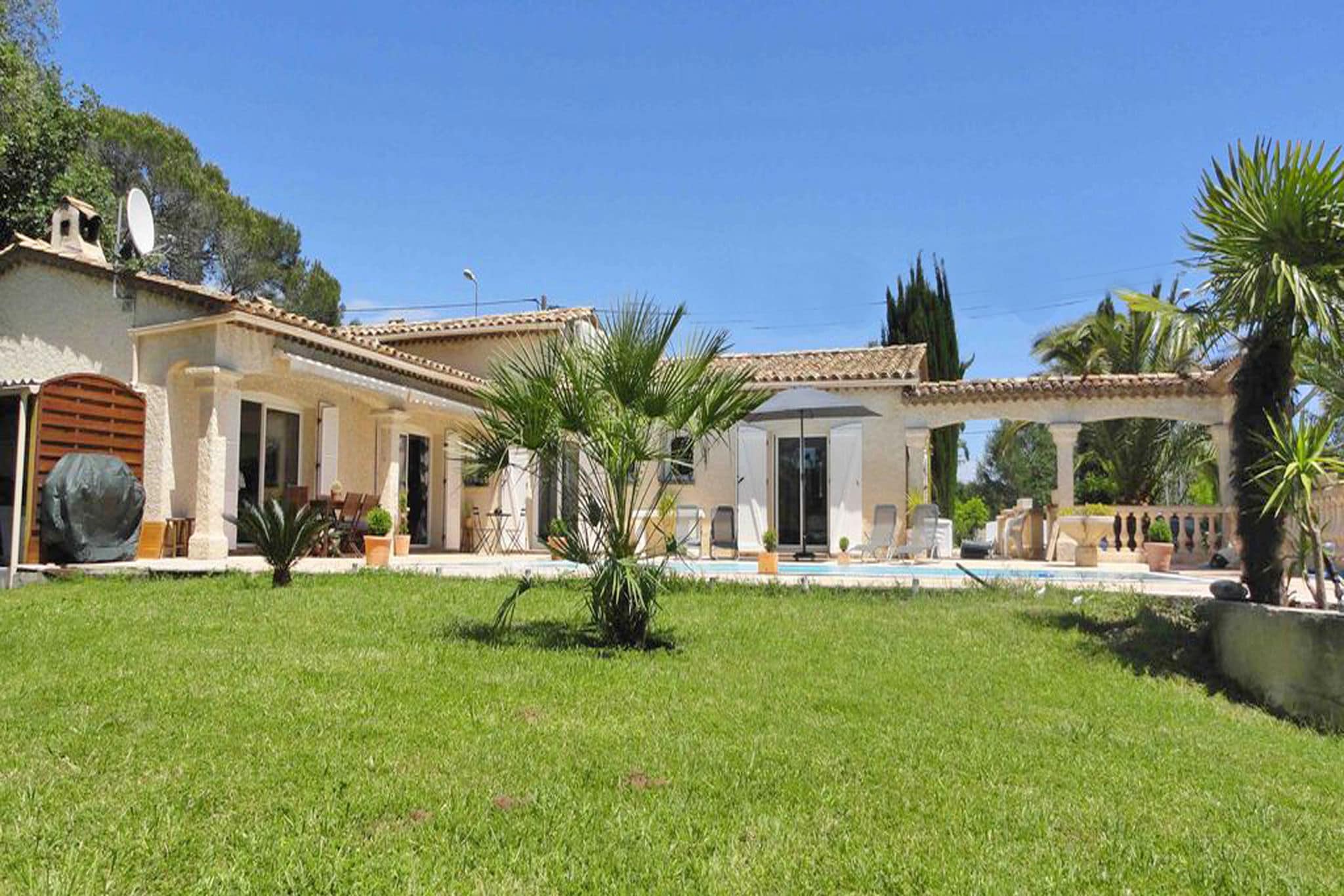Modern villa in Puget sur Argens with private pool