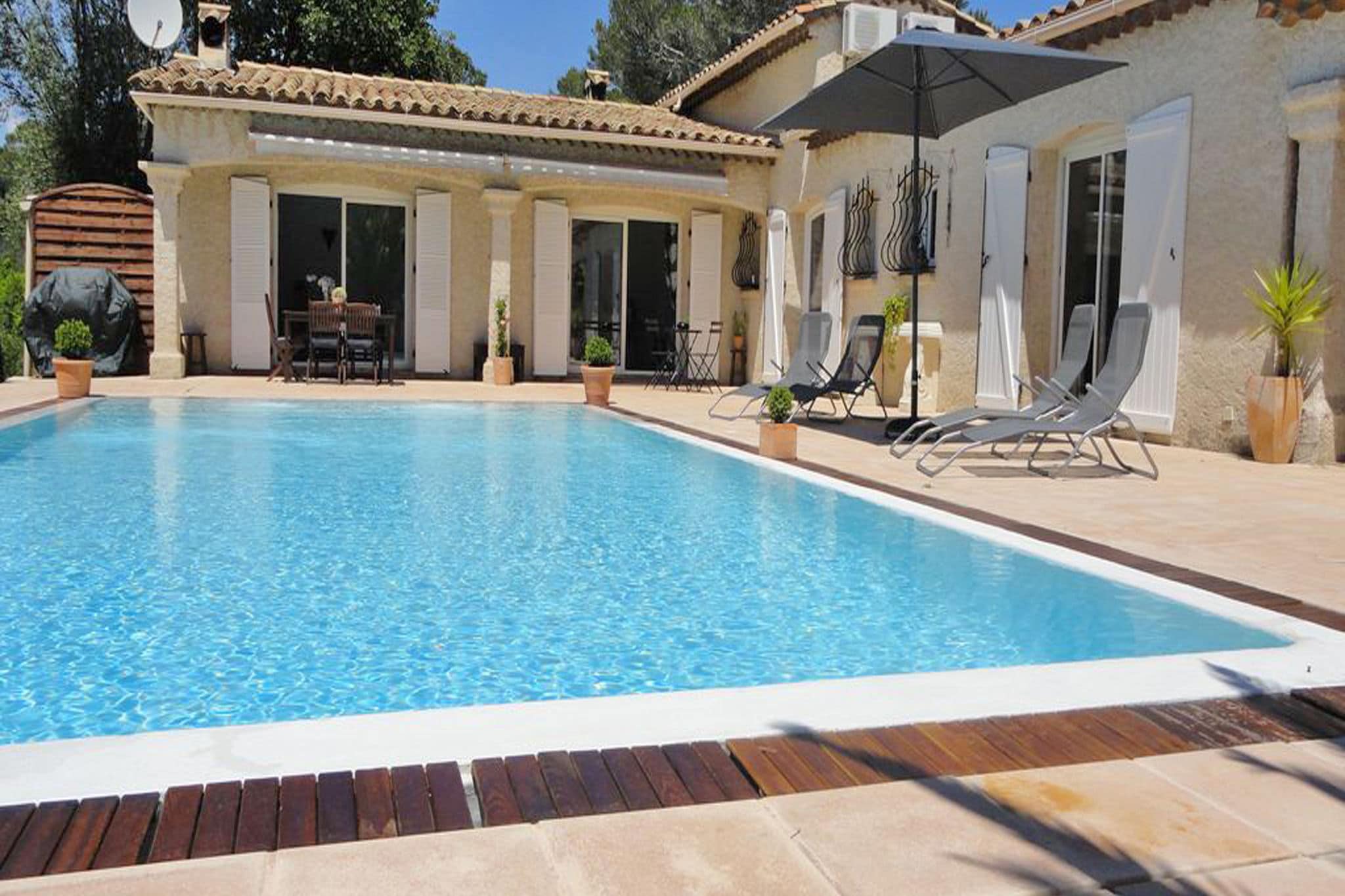 Villa individuelle avec piscine privée et climatisation, à 10 km de la Méditerranée