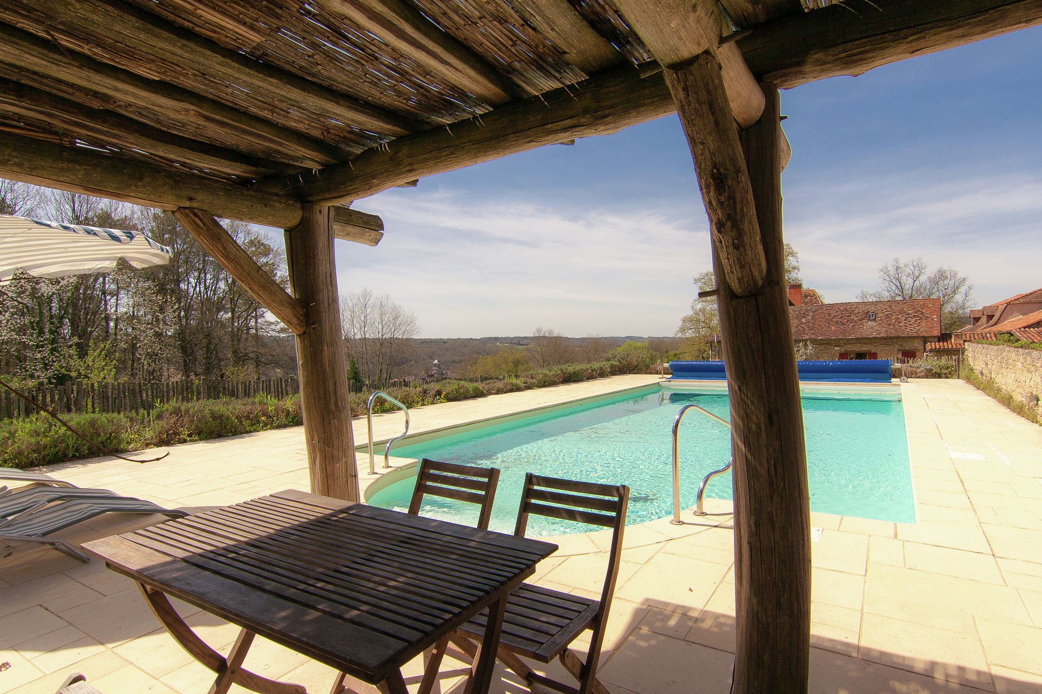 Exquisite Holiday Home in Issac with Swimming Pool