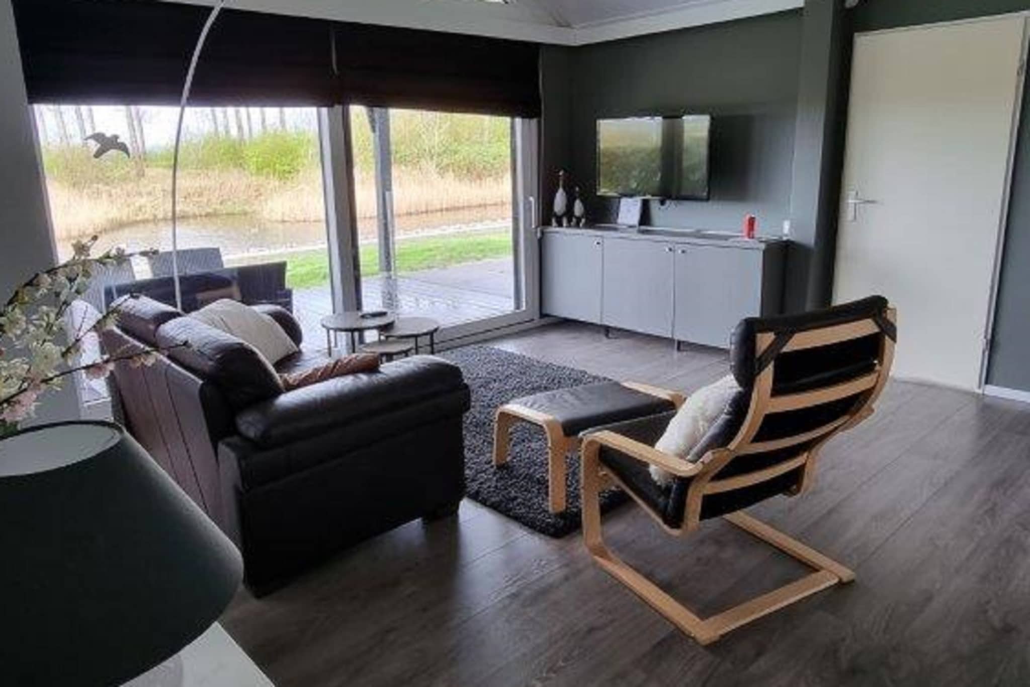 This charming holiday home in Kattendijke offers a cozy and inviting retreat, perfect for a relaxing getaway. The bright living and dining area with open kitchen provides a comfortable space for togetherness. Central heating keeps the home warm year-round, while the private garden with terrace and parasol is ideal for unwinding or enjoying an electric barbecue. Modern conveniences include a dishwasher, coffee machine, and flat-screen TV, with parking available on-site.
Nature lovers will enjoy the location just 500 meters from the Oosterschelde estuary, offering scenic cycling and hiking routes as well as diving opportunities. Golf enthusiasts can visit the nearby 18-hole Goese Golf course, just 2 km away. The lively town of Goes, 5 km from the property, features charming shops, cultural attractions, and convenient access to historic cities like Middelburg and Veere for day trips.
For dining, the surrounding area offers a variety of options highlighting Zeeland’s famous seafood and local specialties. The village of Wemeldinge (4.5 km) has harborside restaurants serving fresh oysters and mussels, while local supermarkets provide everything needed for self-catering.