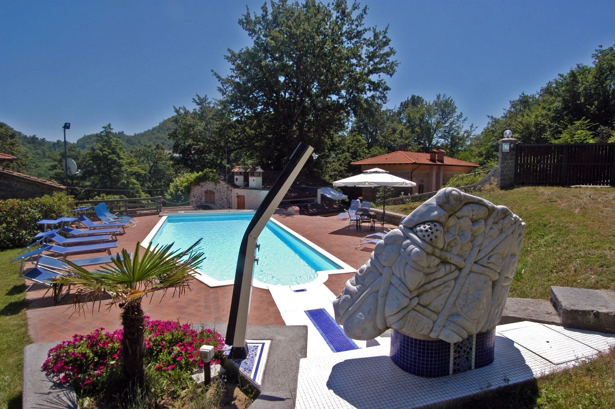 Exclusive villa in the countryside of Pistoia with private pool and bubble bath