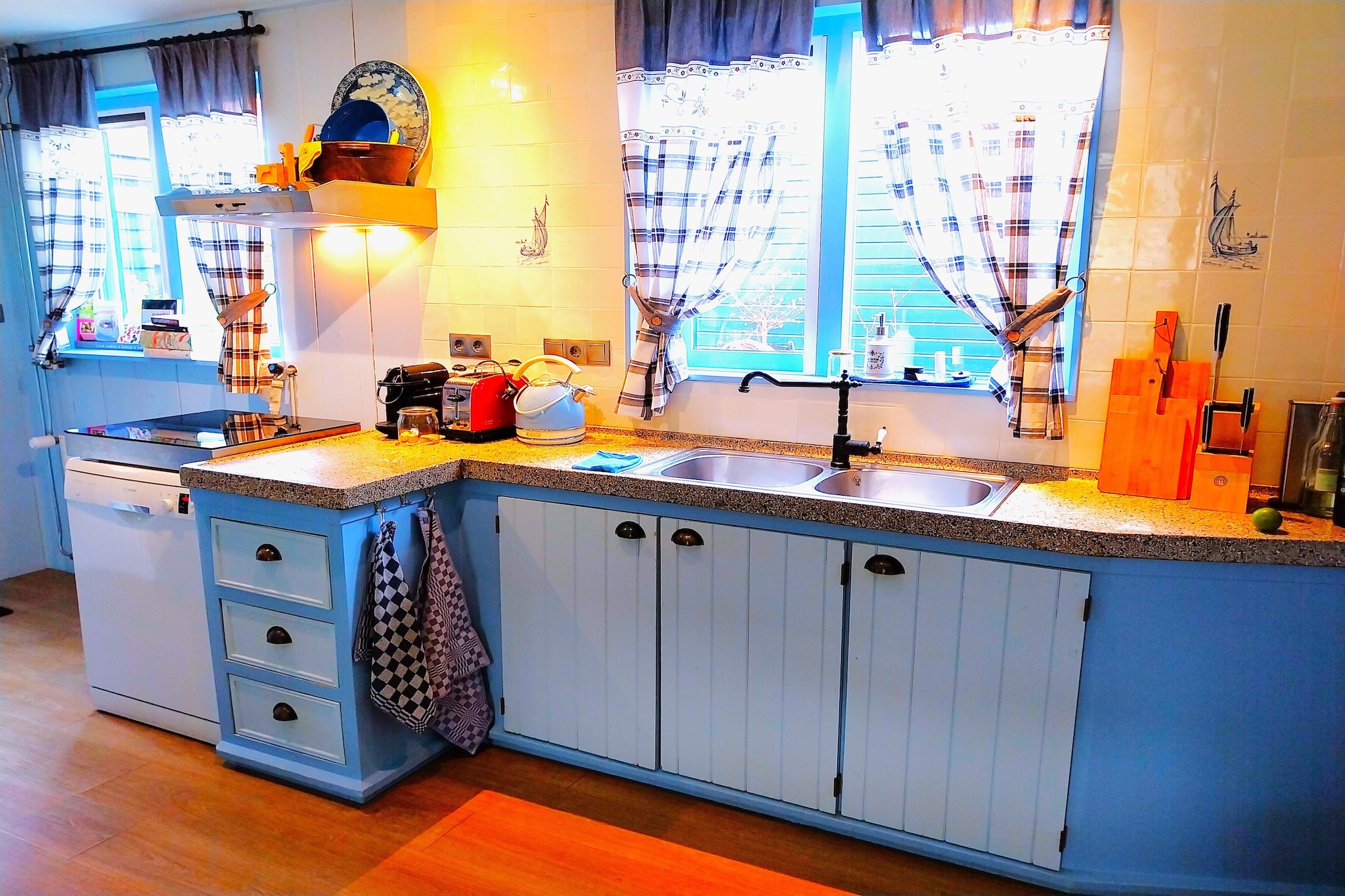 The Edam Fishing Cottage is a beautifully renovated holiday home within walking distance of the idyllic town centre. You will find a large living area with an open kitchen, a living room with a dining table and comfortable bedrooms. The house is especially suitable for families.

By bus or car, you can reach the centre of Amsterdam within half an hour, but there is also plenty to do in the Edam area. Hire a bike or a whisper boat around the corner and discover the beautiful surroundings. In Edam, you will find specialised shops and cosy terraces. Volendam, Marken, Hoorn and Alkmaar are also worth a visit. In the holiday home, you will find plenty of inspiration for trips and cycling routes. The freshwater IJsselmeer is within walking distance. Swim and play in the playground. There is also a children's pool for small children.

The house is equipped with books, a chest full of toys, various musical instruments (recorder, ukulele, flute and mini accordion), board games and puzzles. The courtyard is sunny, spacious and equipped with comfortable chairs. Here you can end the day with a good glass of wine. Free parking is available in front of the door, and the spacious shower on the ground floor is easily accessible for the elderly.  (E)-bikes can be stored and charged on the enclosed patio. Cars can be parked nearby -and usually in front of the door- free of charge. A crib, high chair, and stroller is available upon request and free of charge.

Upon arrival, the beds are made. You are kindly requested to respect the quiet atmosphere outside after 23:00.

A utilities & service fee of EUR 92,50 will be required closer to your checkin date. You will receive a separate communication with the payment link. The utilities & service fee ensures a smooth stay and covers any additional services such as cleaning, service charges, consumption, damages or any additional charges incurred during the stay.