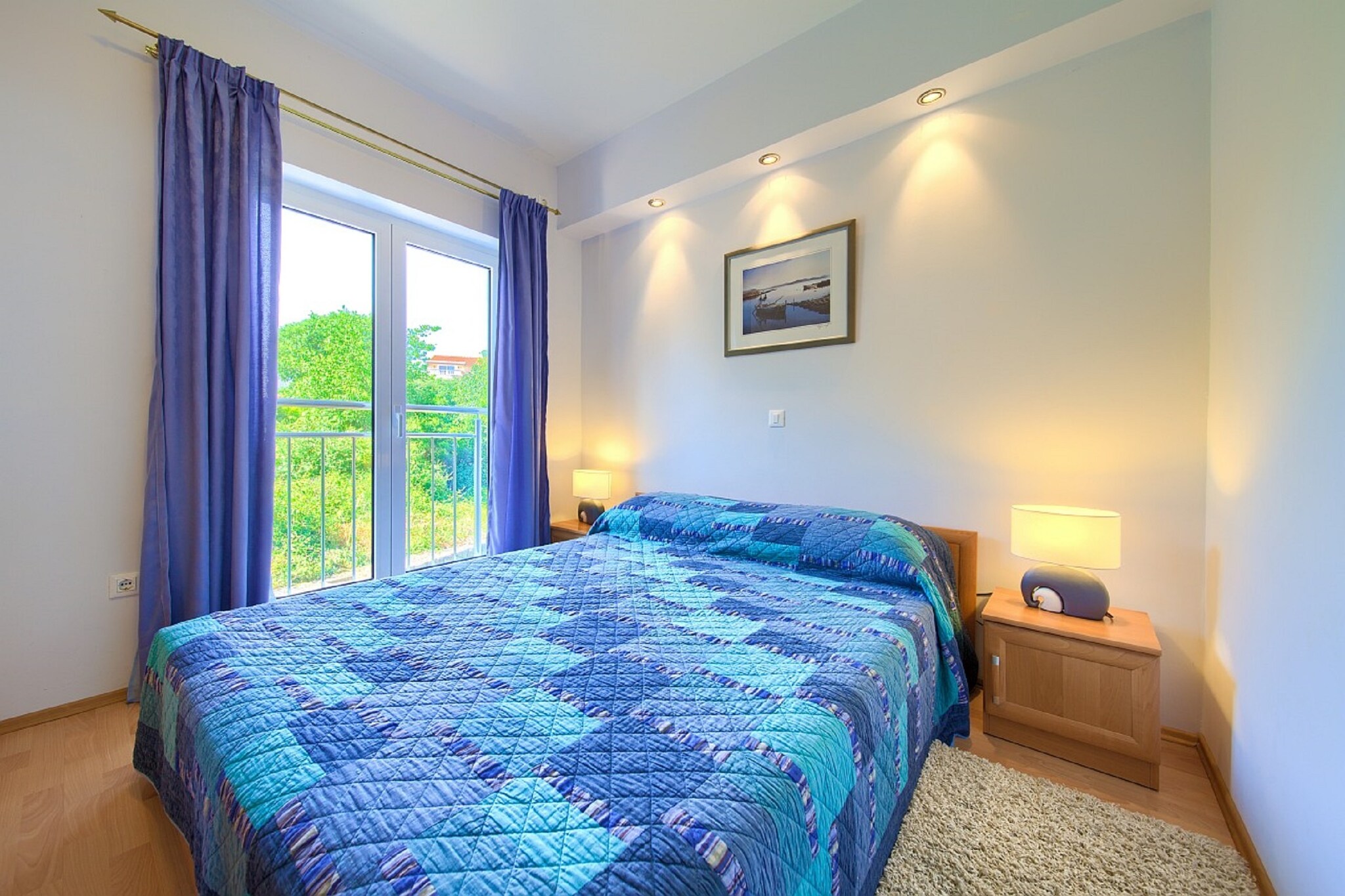 On the 1st floor: (Living room(single sofa bed, TV(satellite)), Kitchen(dining table, electric kettle, cooker, coffee machine, oven, fridge-freezer), bedroom(double bed), bathroom(shower, washbasin, toilet), terrace)\n\nair conditioning, garden, BBQ, parking