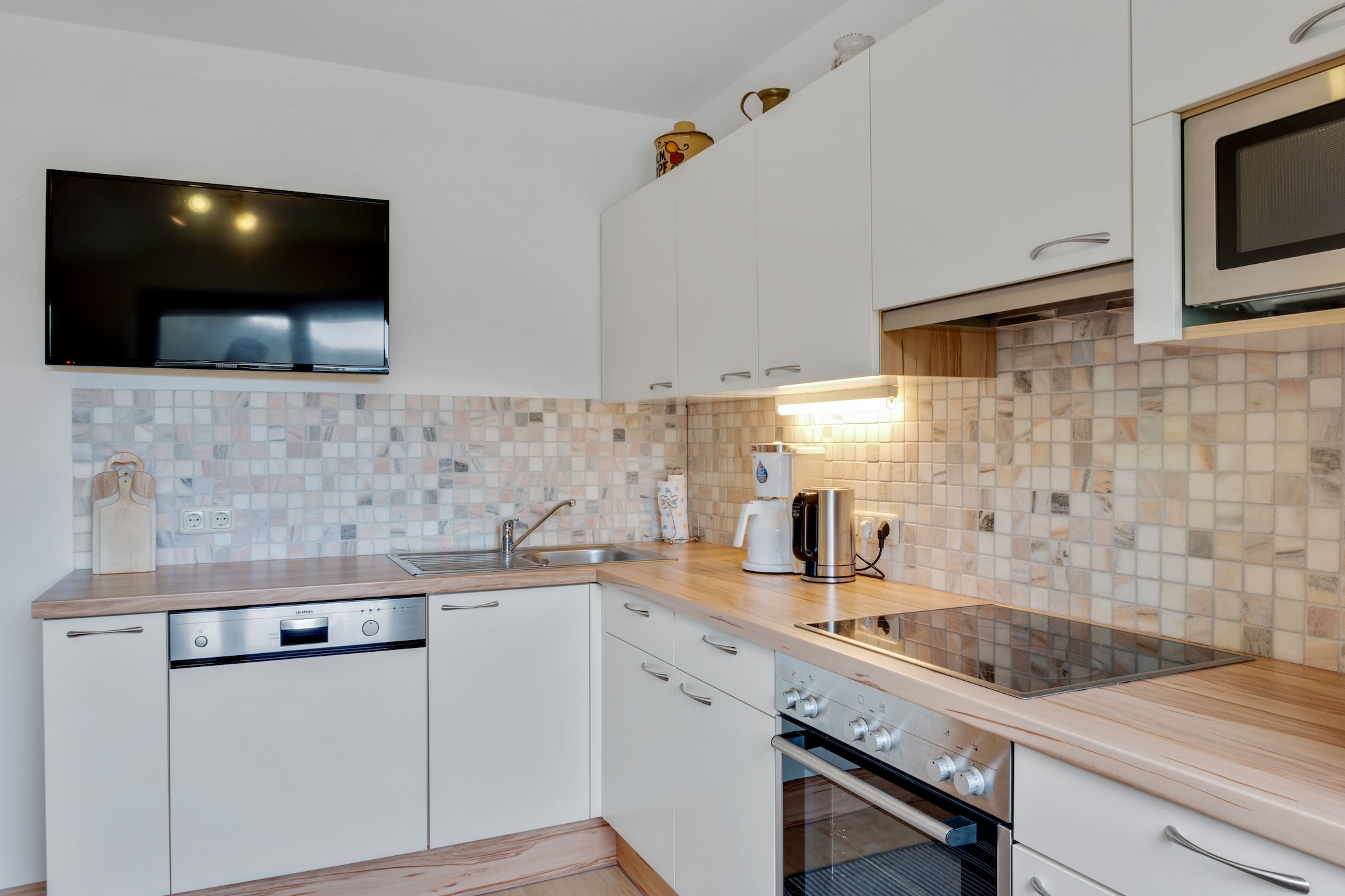 Ground floor: (Landing(shared with the owner ), ski storage(ski boot heaters))\n\nOn the 1st floor: (Large kitchen(TV(cable, flatscreen), dining table, electric kettle, cooker(4 ring stoves, ceramic), hood, coffee machine(filter), oven, microwave, dishwasher, fridge(+ freezer)), Bedroom with bathroom(single sofa bed, double bed(180 x 200 cm), TV(cable, flatscreen), shower, washbasin, toilet, toilet, balcony, hairdryer), Bedroom with bathroom(double bed, TV(flatscreen), shower, washbasin, toilet, balcony, hairdryer), Bedroom with bathroom(double bed, TV(flatscreen), shower, washbasin, toilet, hairdryer))\n\ngrill(on request), balcony, heating(central), garden(shared with the owner ), garden furniture, parking, deckchairs, sand pit, play equipment, slide, children\'s bed, high chair, Sunscreen, Swing set, sled