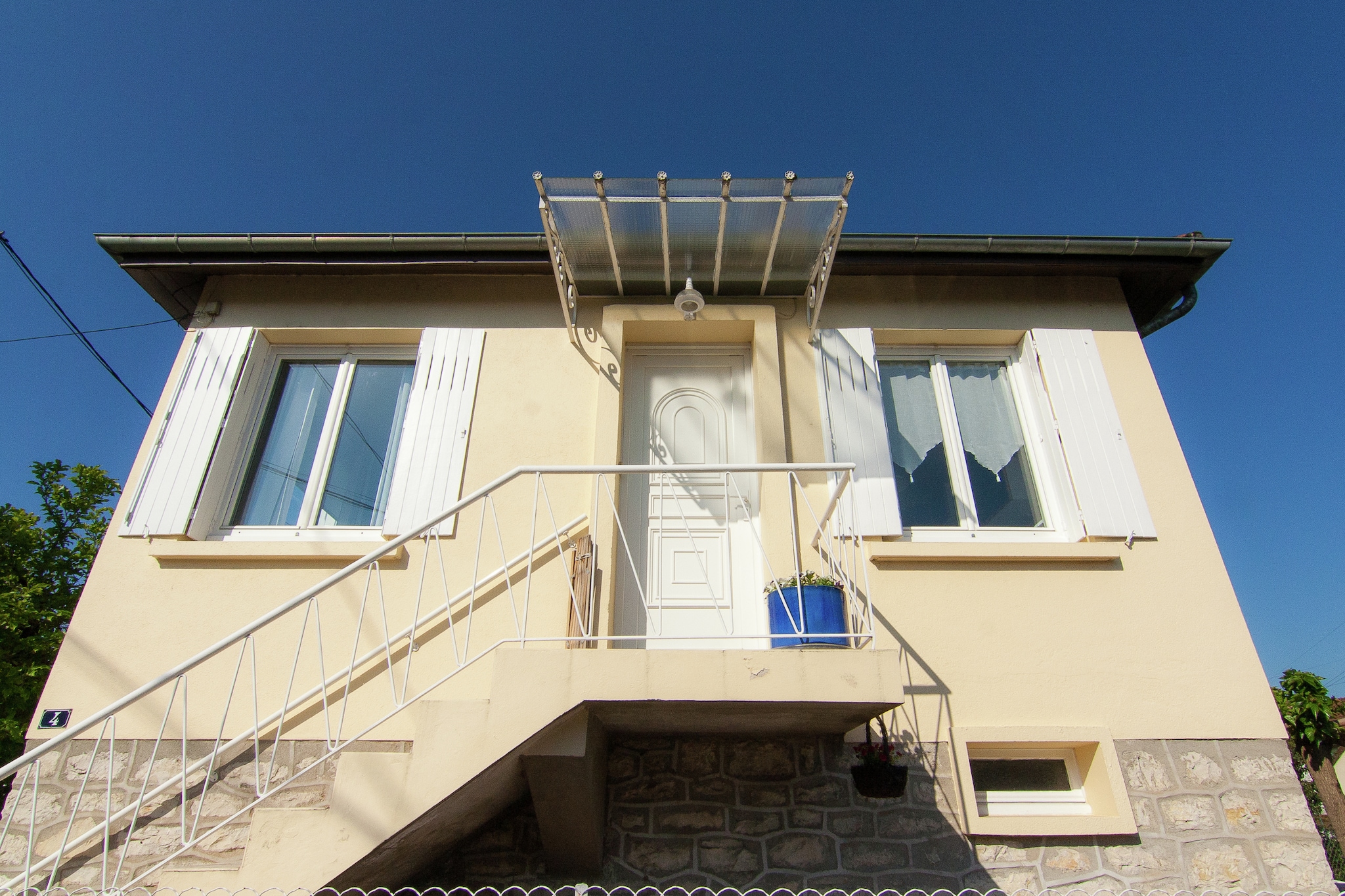 Cozy Garden Retreat Malemort