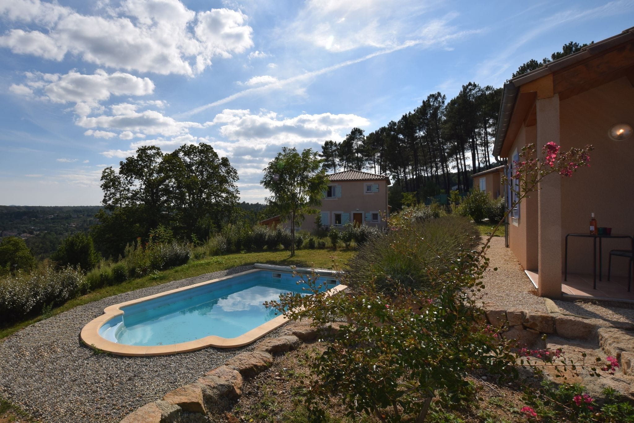Grande villa avec piscine privée à Joyeuse France