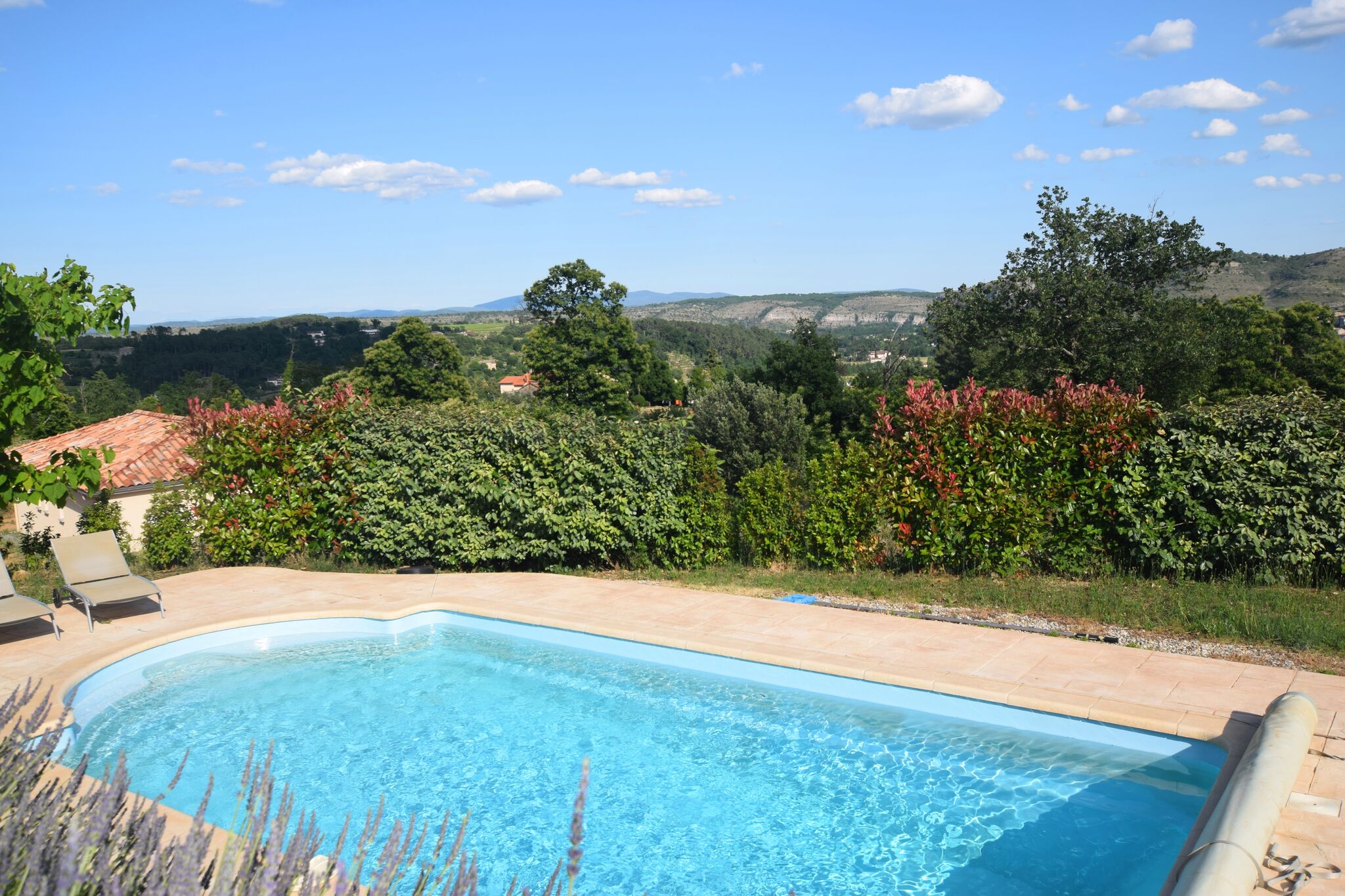 Beeindruckende Villa mit Bergblick in Joyeuse, Frankreich