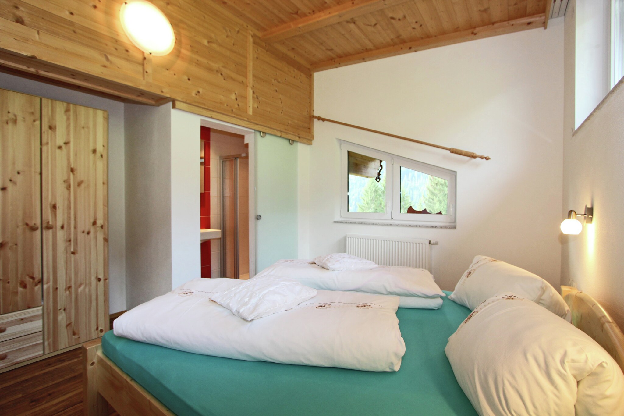 Ground floor: (ski storage)\n\nAttic: (Large kitchen(TV(satellite), dining table, electric kettle, cooker(4 ring stoves, ceramic), coffee machine, oven, dishwasher, fridge-freezer), bedroom(double bed), bedroom(single bed, double bed), bedroom(single bed, double bed), bathroom(shower(unit), washbasin, toilet), bathroom(shower(unit), washbasin), toilet(washbasin), Landing)\n\nbalcony, heating(central), terrace, garden, garden furniture, BBQ, 3x parking, children\'s bed(on request), high chair