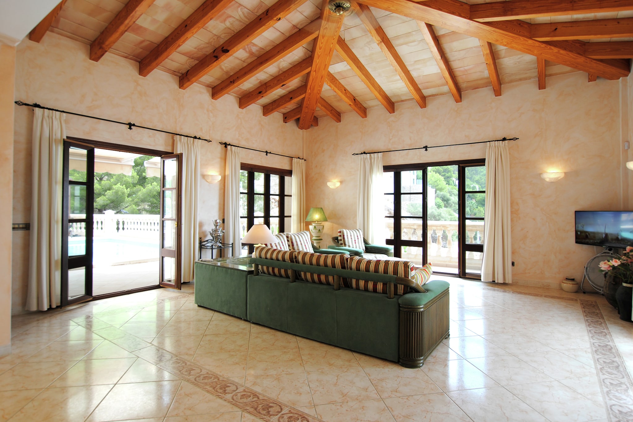 Wundeschönes & Nachhaltiges Casa Cap Vermell-Woonkamer