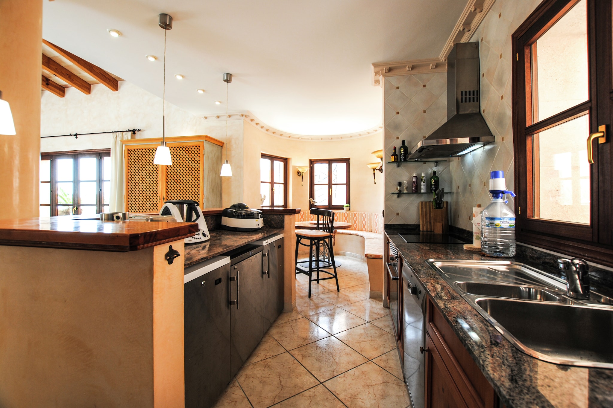 Wundeschönes & Nachhaltiges Casa Cap Vermell-Keuken