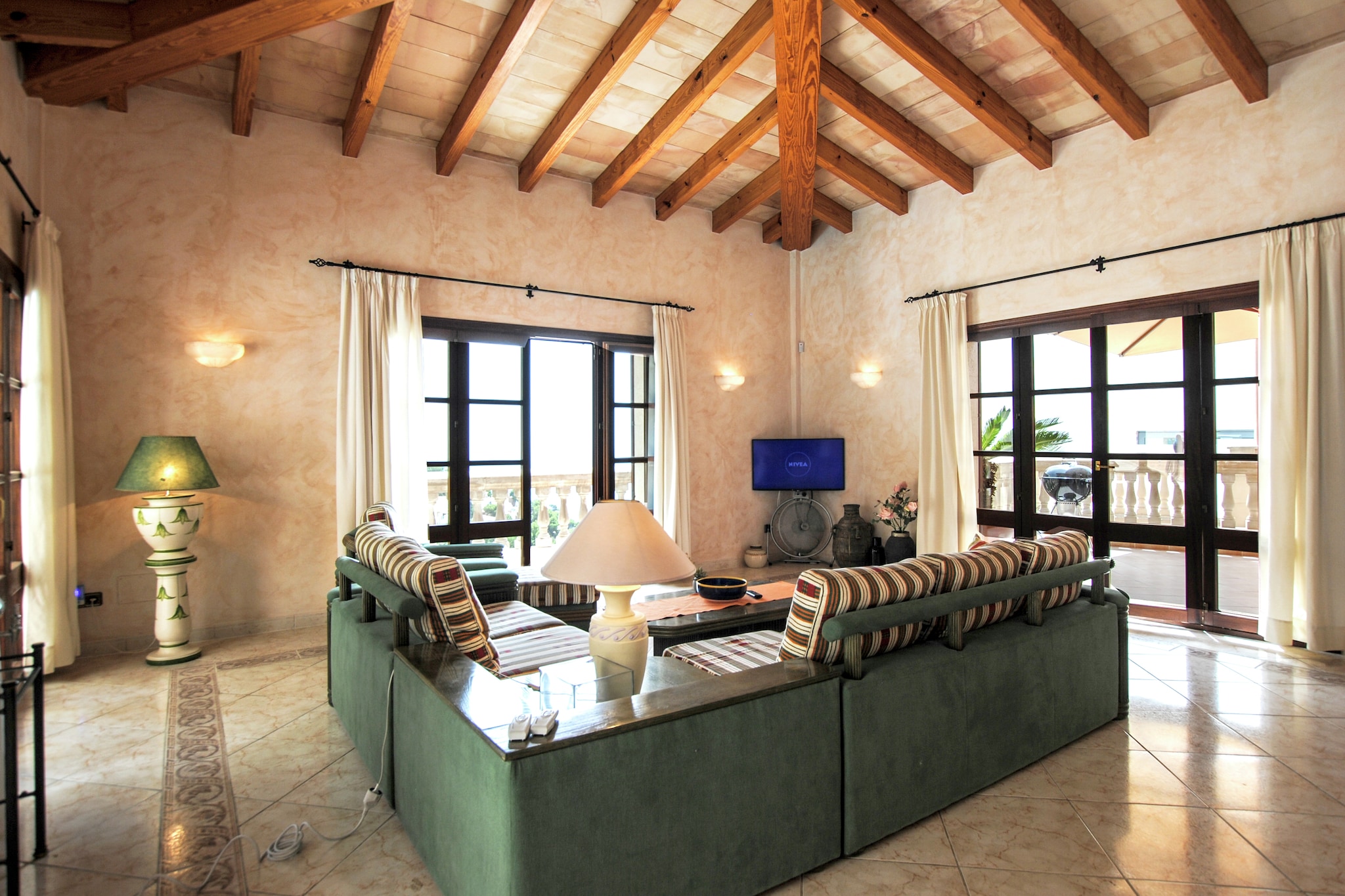 Wundeschönes & Nachhaltiges Casa Cap Vermell-Woonkamer