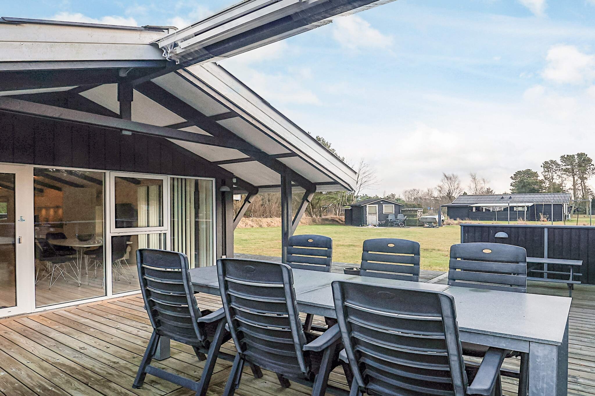 Cottage located in quiet area. An eldorado for the youngest of the family with its 100 m & # 178; large sandbox and associated play equipment. On the south-facing terrace there are 2 awnings that can be rolled out to make the 10 m & # 178; covered terrace for 60 m & # 178; covered instead. A house where there is a focus on quality and comfort. The house is located approx. 500 meters from the area's 18-hole golf course. Not for rent to youth groups.
A refundable deposit might be charged closer to your check-in date. This deposit covers utilities consumed during your stay and any additional services that may be taken. The final amount will be adjusted based on actual meter readings, actual usage of extra services, and any remaining balance will be refunded within 21 days after checkout.