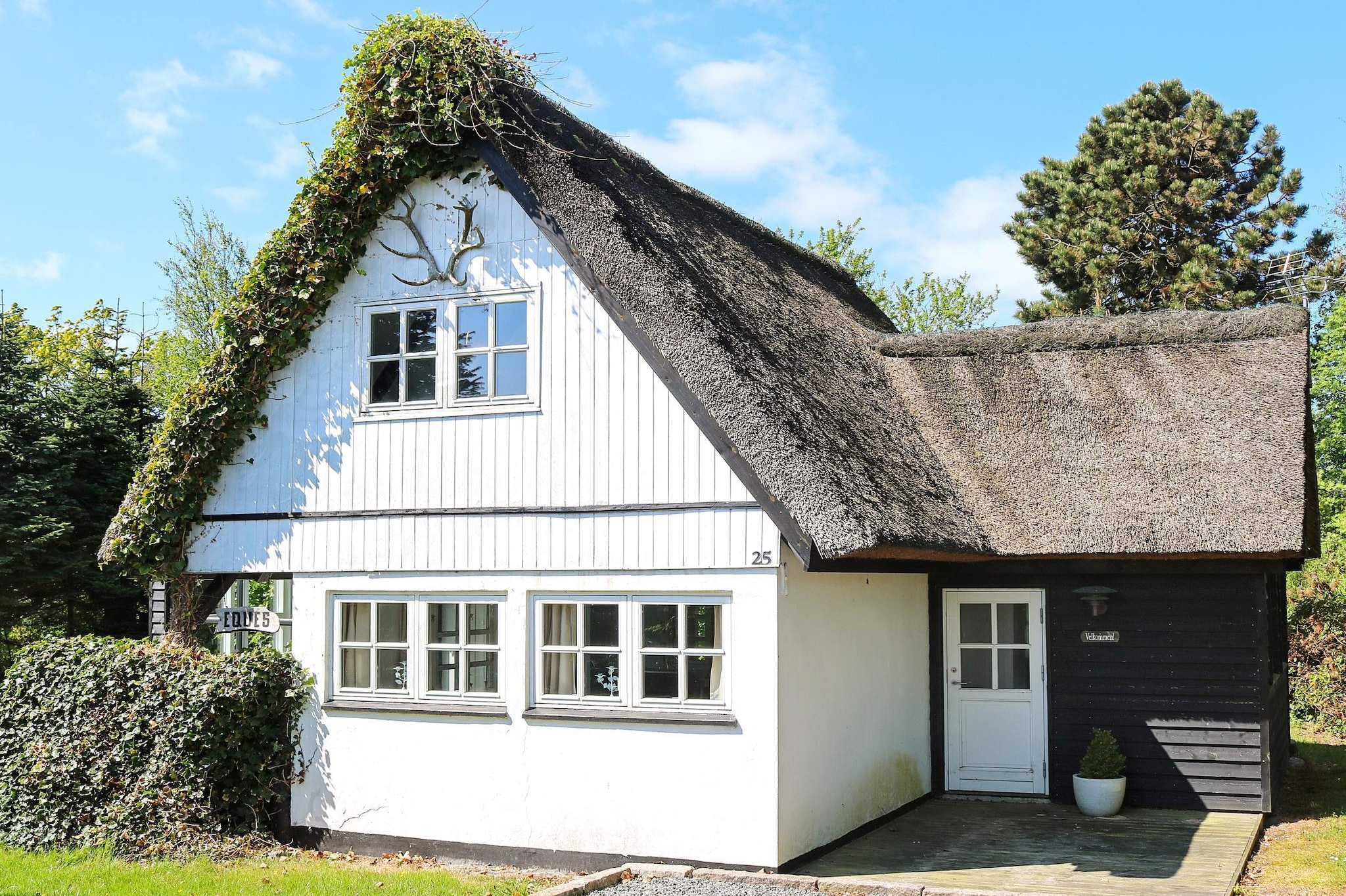 Rustieke Waterfront Cottage-By Traum