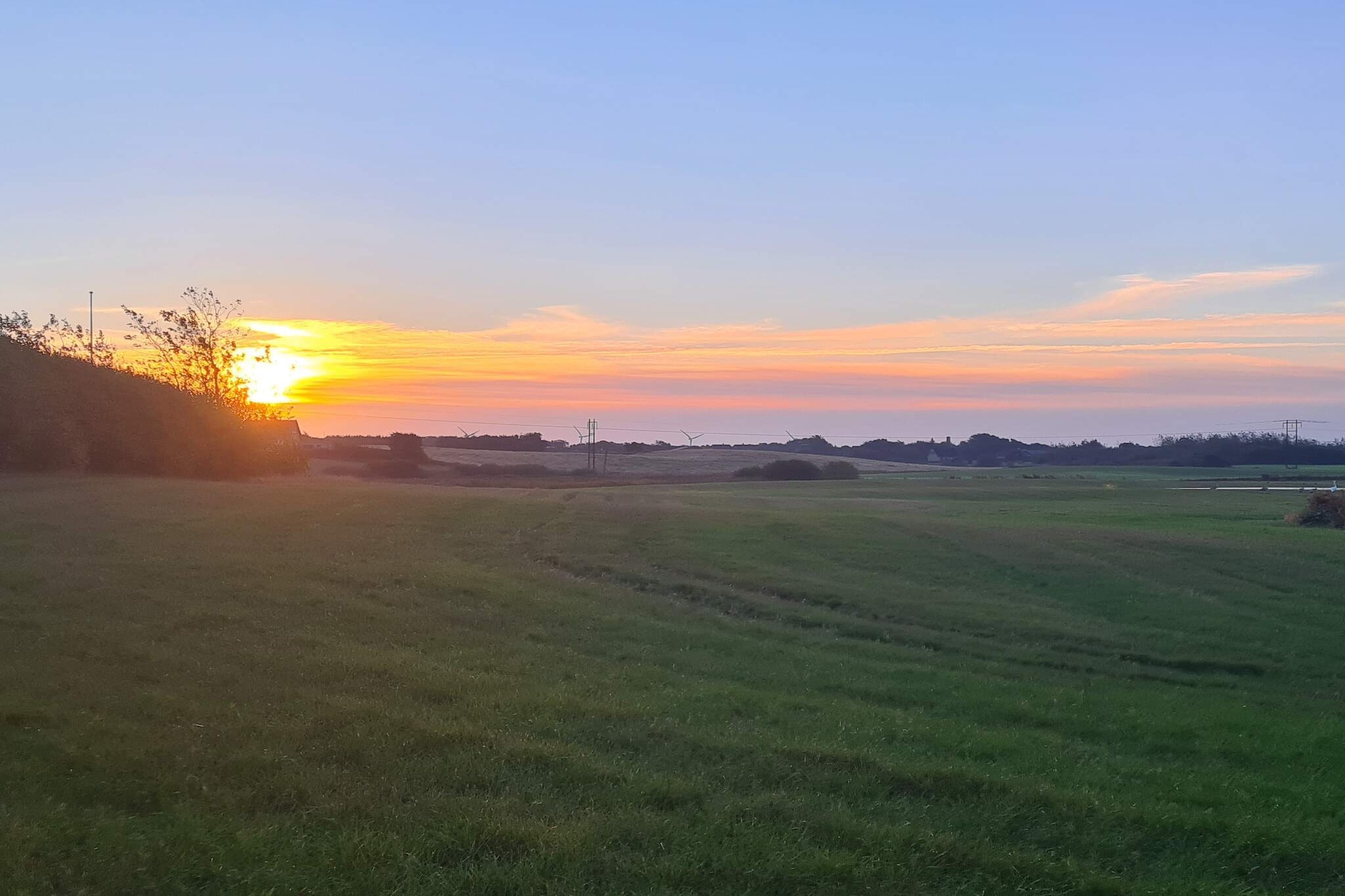 Internet Access DSL, open kitchen(cooker(electric), hood, microwave, fridge, freezer(60-99L)), Living/bed room(single folding bed, TV, DVD player, radio, CD player, stereo unit, chromecast), bedroom(double bed), bedroom(2x single bed), bedroom(2x bunk bed), bathroom(bathtub or shower, washbasin, toilet), coffee machine, dishwasher, heating(electric), terrace, air to air heatpump