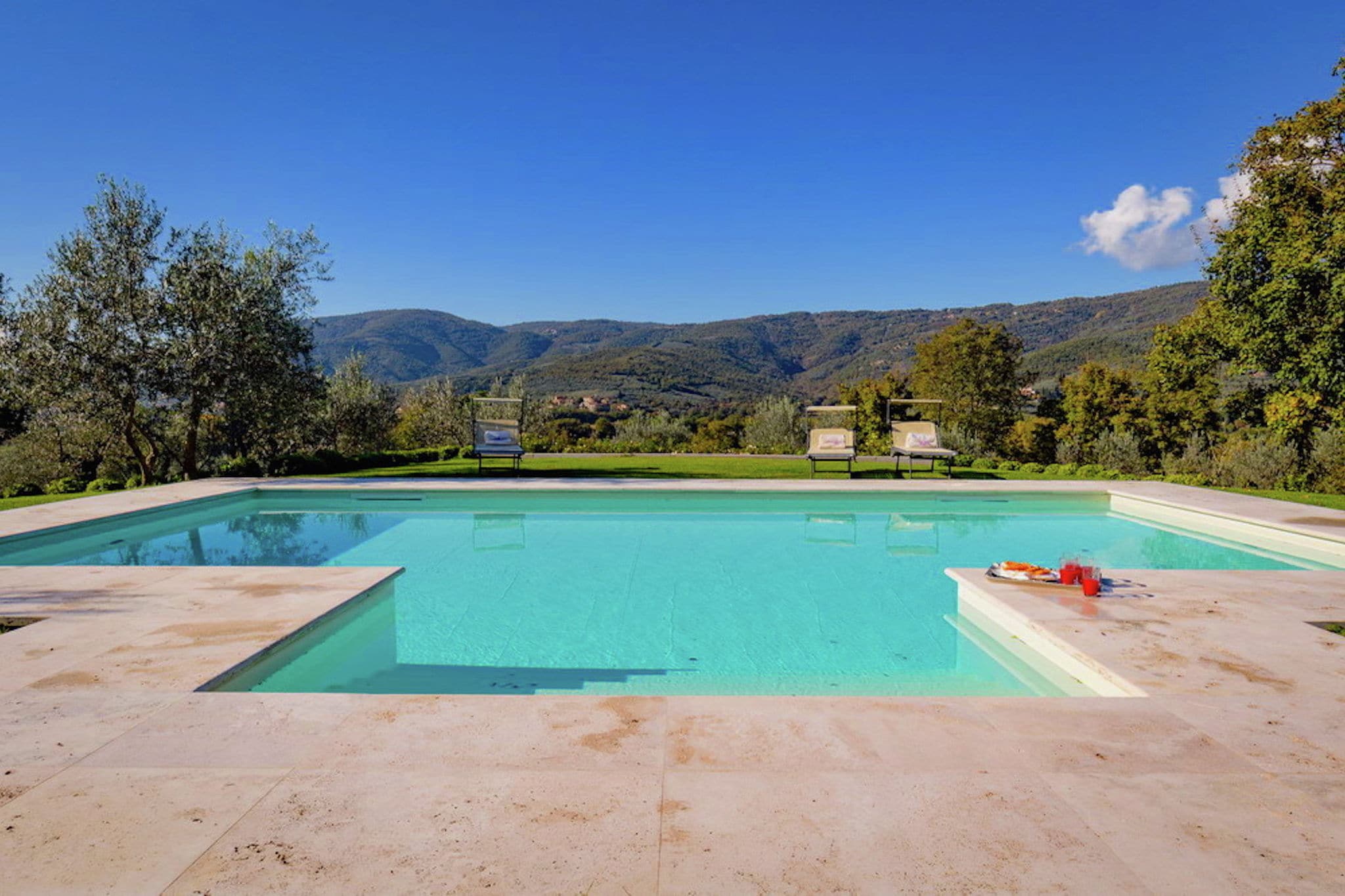 Authentieke villa met privézwembad en spectaculair uitzicht