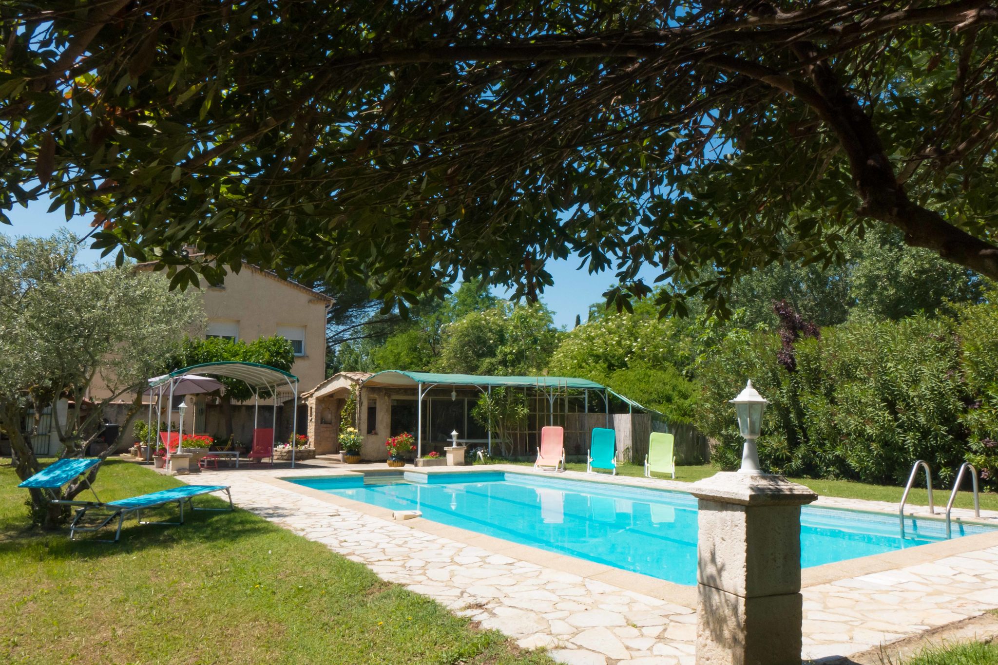 Sfeervolle villa in Roquemaure met grote privétuin