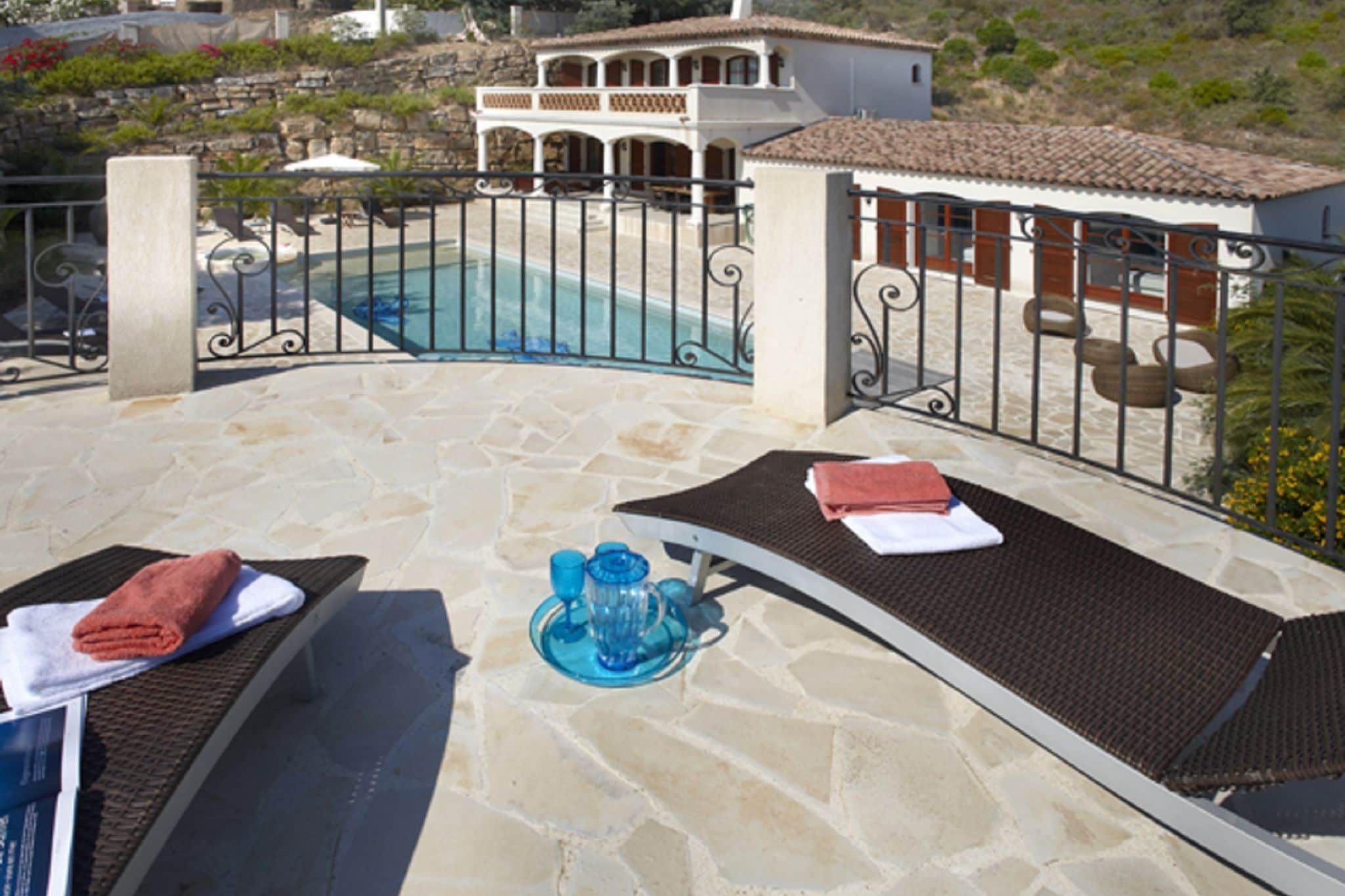 Lavish Villa in Sainte-Maxime with Bar & Heated Pool