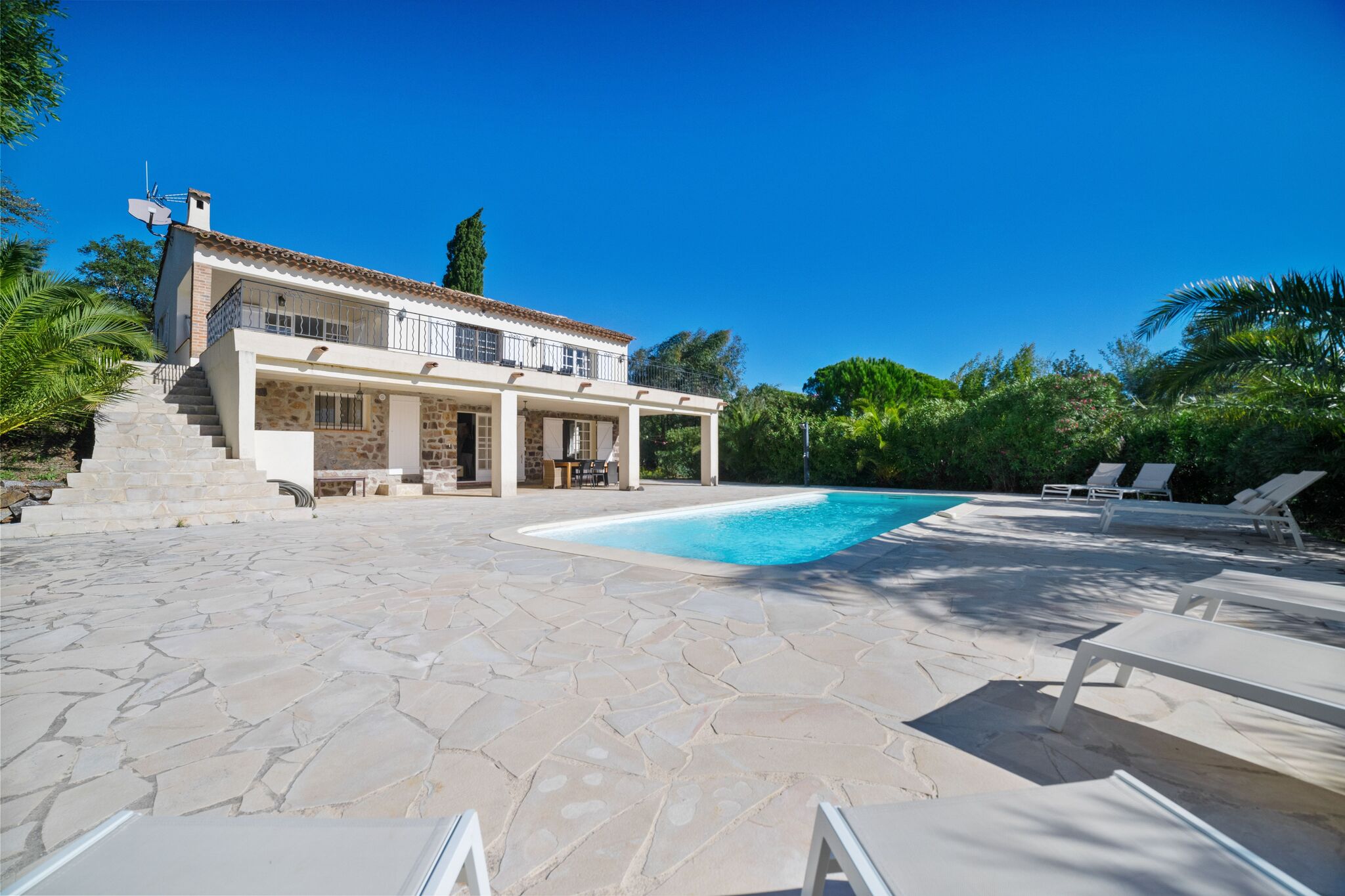 Moderne Villa mit Swimmingpool in Sainte-Maxime