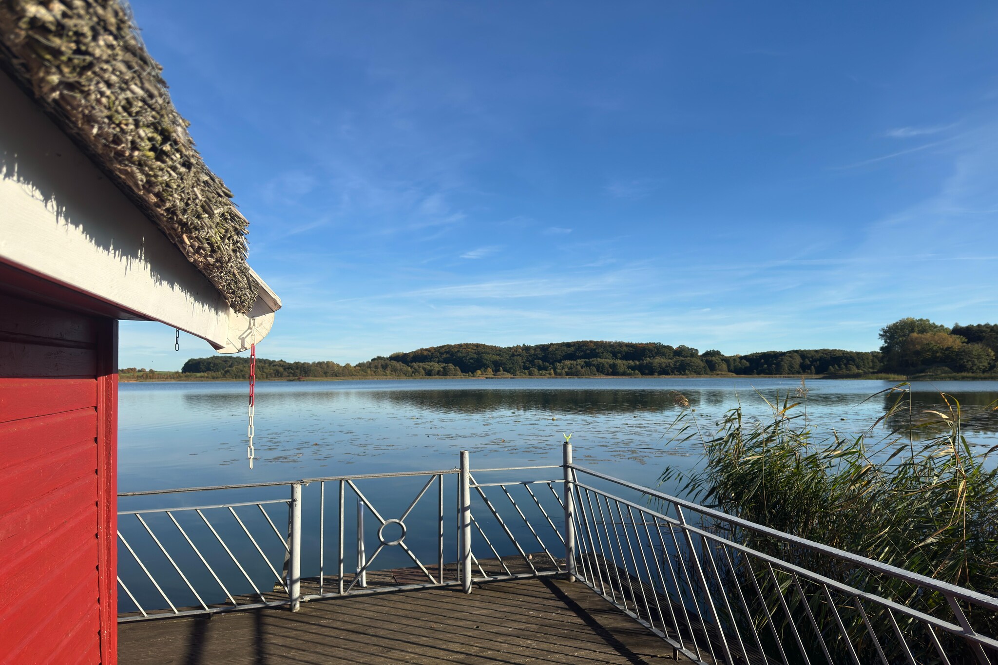 Bootshaus direkt am See mit eigenem Steg-Vue d'été