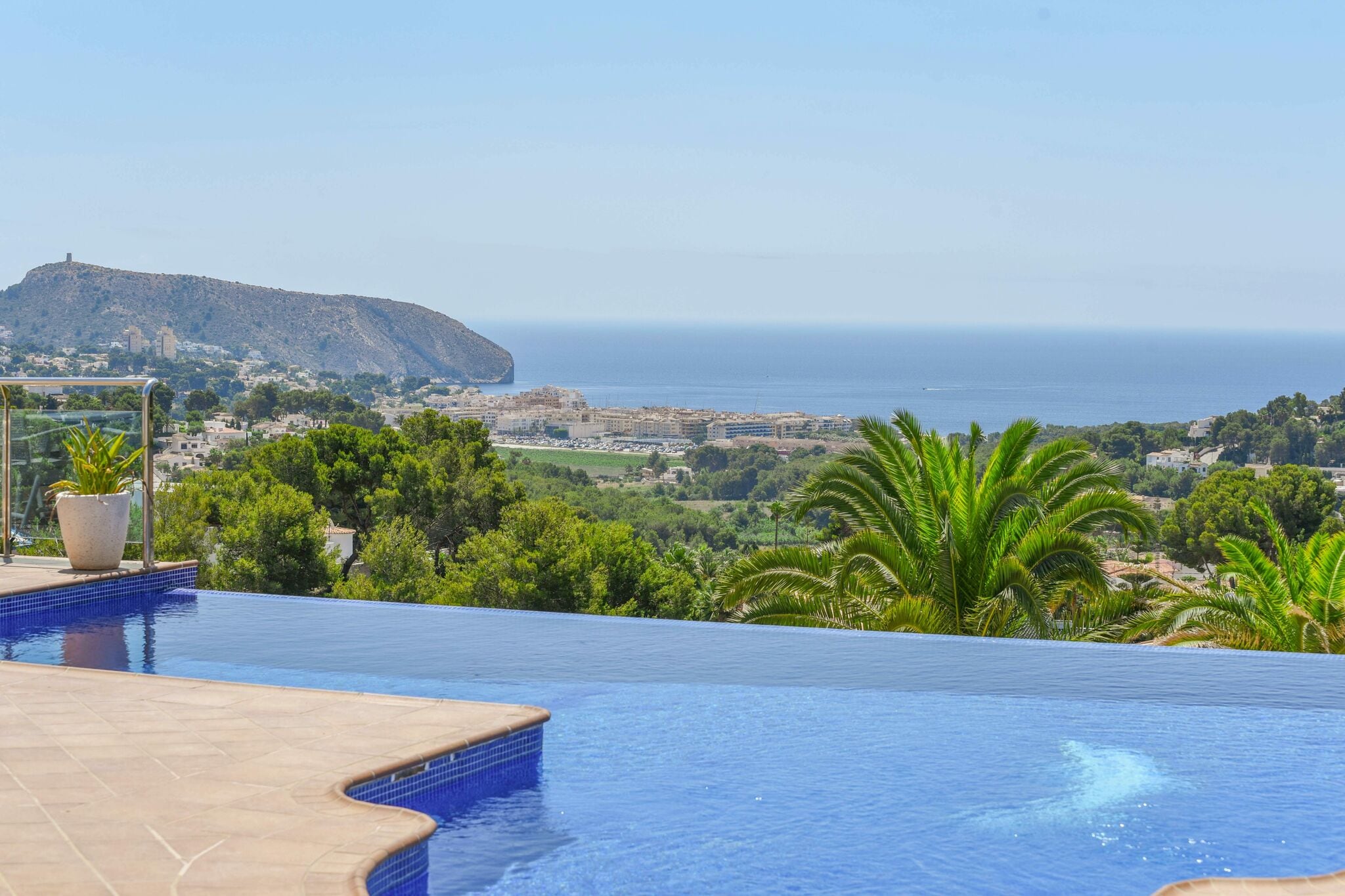 Wunderschöne Villa in Moraira, Spanien mit Infinity-Pool