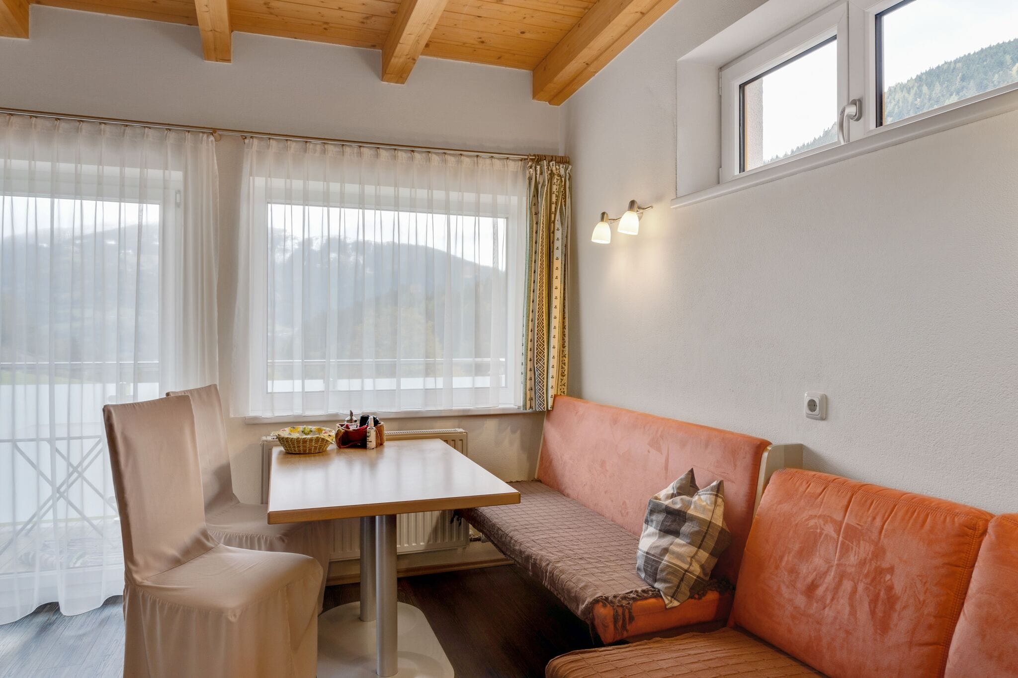 Cozy holiday apartment in Zell am See with a balcony near the ski area