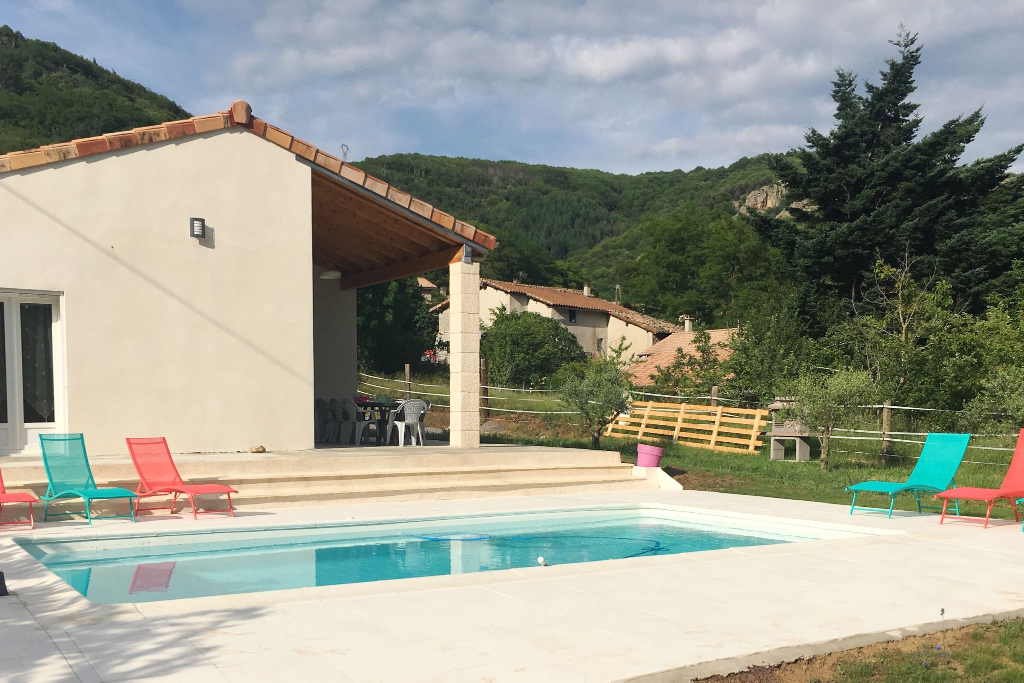 Villa moderne avec piscine à Thueyts