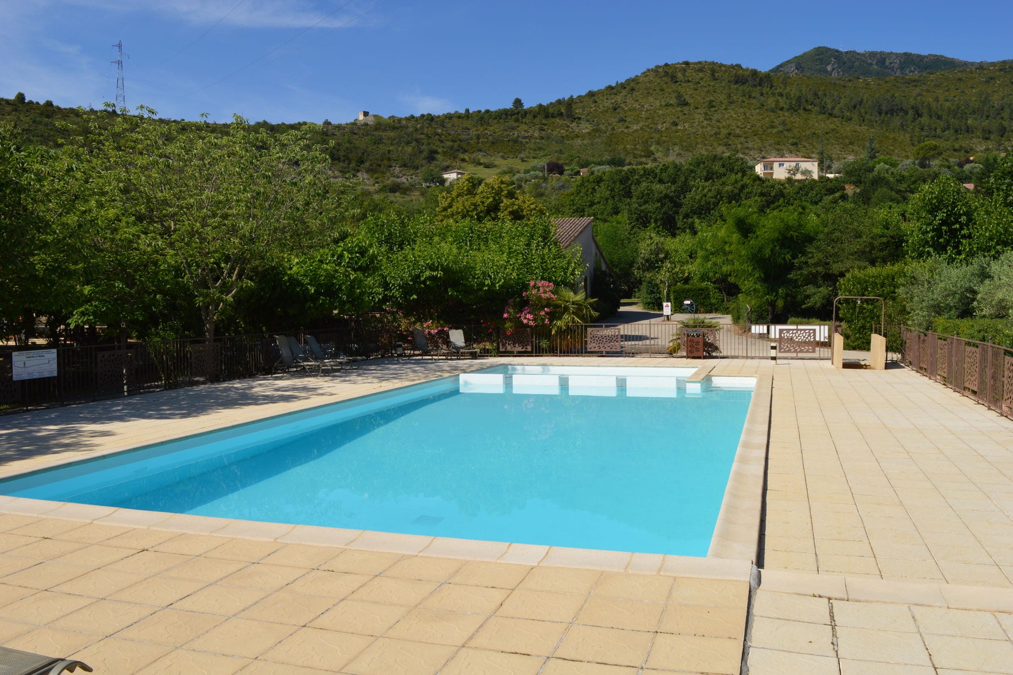 Ruime woning in de Ardèche met zwembad en grote tuin