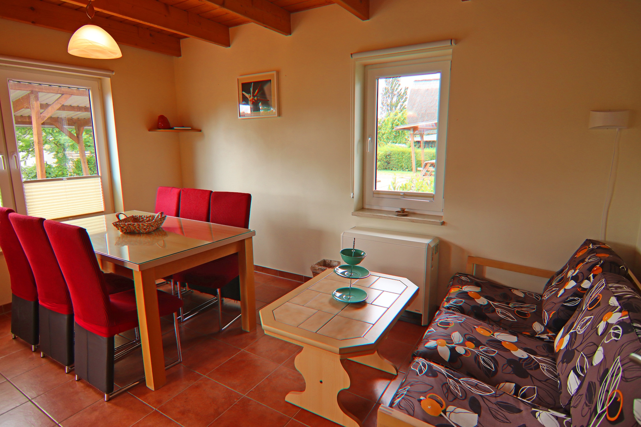 Located in the quiet village of Mechelsdorf, this charming holiday home offers 3 cozy bedrooms and is ideal for families or a group of 6 friends. Just 1.5 km from the sea, it provides the perfect setting for a relaxed coastal getaway. The property features a spacious shared terrace, garden furniture, barbecue facilities, and convenient on-site parking.
Inside, the home is warm and welcoming with heating throughout. The large kitchen is well-equipped with a fireplace, dishwasher, coffee machine, microwave, and toaster. Younger guests are also well cared for with a children’s bed and high chair provided.
The sandy beaches of Rerik (3 km), Kühlungsborn (6 km), and Heiligendamm (12 km) are easily reachable. Local amenities including supermarkets, restaurants, and public swimming in Rerik are all 3 km away. The nearest train station is just 6 km away, and Klagenfurt Airport lies 31 km from the property.