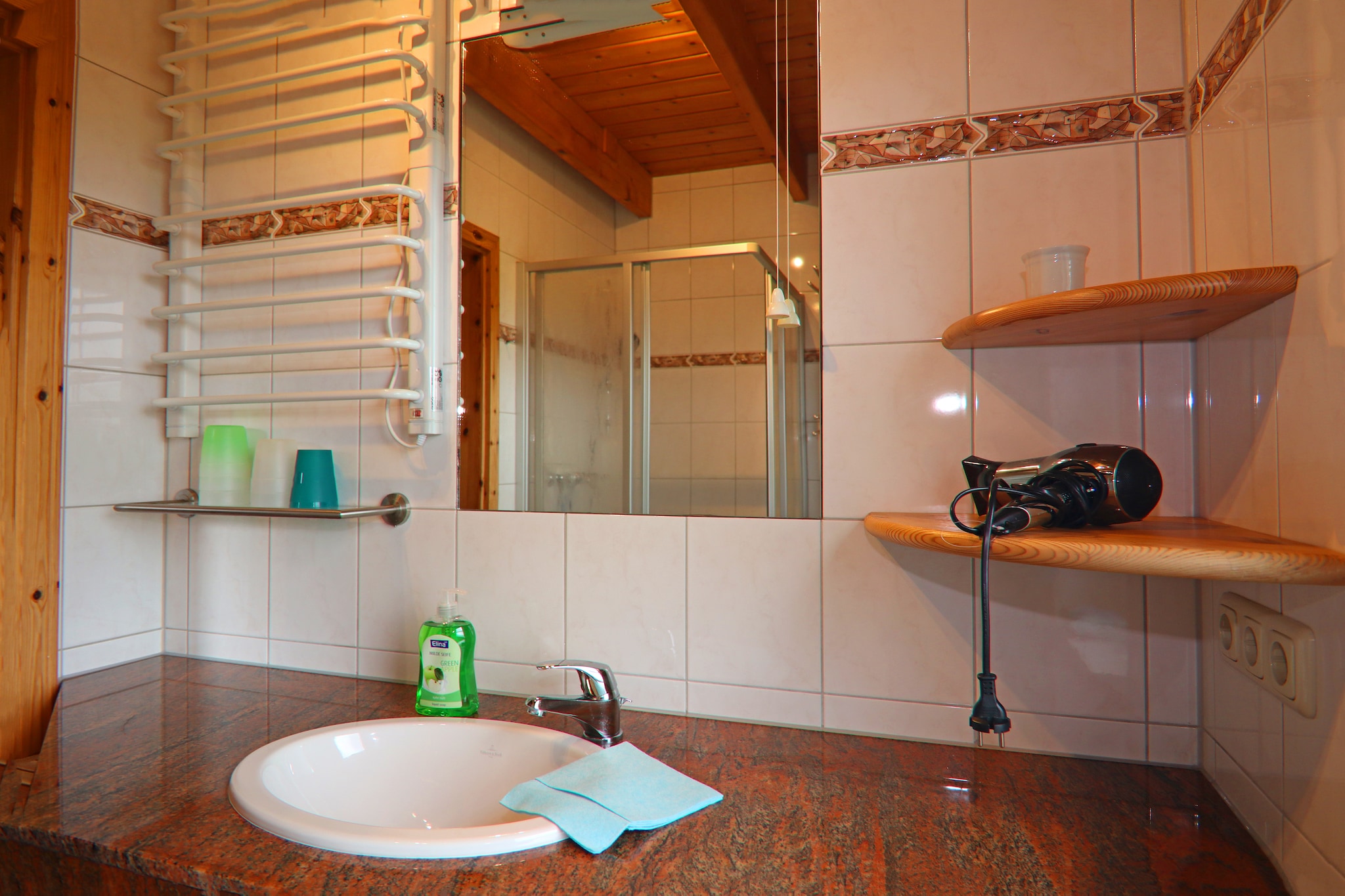 Strandnahes Ferienhaus Klaus mit Weitblick-Badkamer