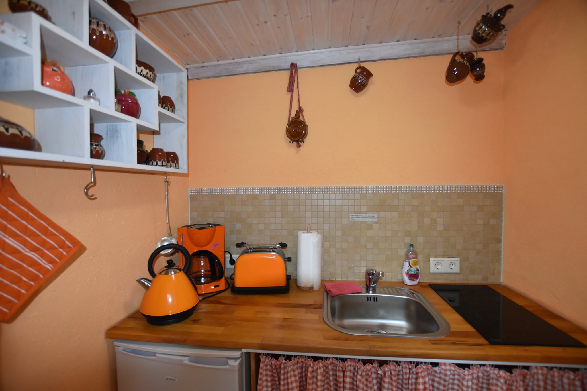 This beautiful living/bedroom apartment is located in the heart of the Damgarten district (Ribnitz-Damgarten). You can linger on the shared terrace in the fresh air and enjoy barbecuing in the evenings. The apartment is perfect for 2 people or a couple._x000D_
_x000D_
A small footpath takes you directly to the harbor, from where you can take great canoe trips on the Recknitz. Hiking or cycling are also possible in the natural Recknitz Valley. You will find several restaurants around the corner. For an evening stroll, the lively and charming town center rests at 100 m. Grocery stores are at 300 m. The fine sandy shores of the east coast, where you can have fun on the sea beaches, are about 11 km away._x000D_
_x000D_
Decorated in warm colors and comfortably furnished, the apartment has indoor heating. You can sip morning coffee in the shared fenced garden and enjoy the sunshine. There is a radio to tune into the news or songs anytime._x000D_
_x000D_
The train station is 1 km. The airport is 60 km.