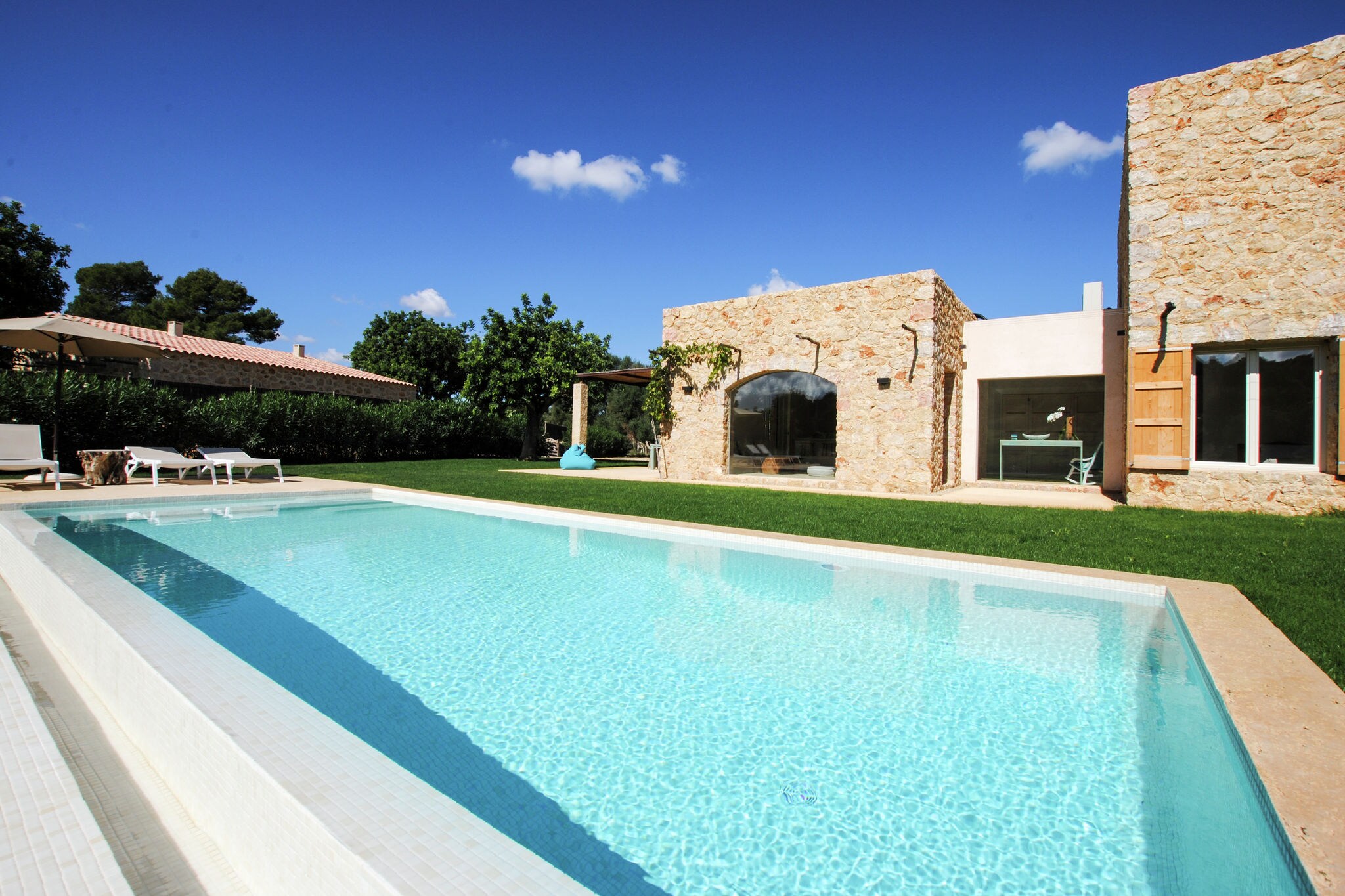 For lovers of holiday in style, with pool and near Porto Cristo