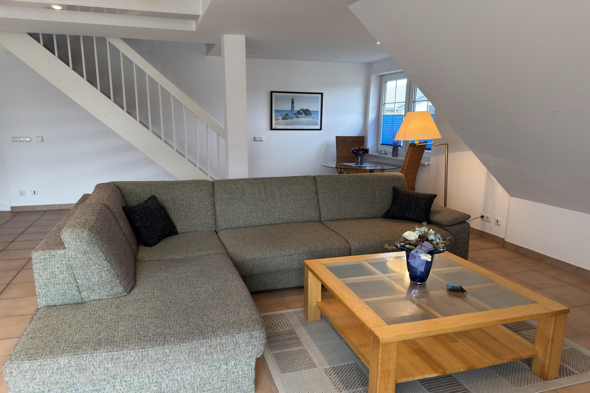 On the 1st floor: (Living room(double sofa bed, TV(flatscreen), dining table, radio), open kitchen(electric kettle, cooker(2 ring stoves), hood, coffee machine, dishwasher, fridge), bedroom(2x single bed), toilet, balcony, garden furniture)\n\nOn the 2nd floor: (bedroom(double king size bed(180 x 200 cm)), bathroom(shower, washbasin, toilet))\n\nheating, garden(shared with other guests), garden furniture, parking