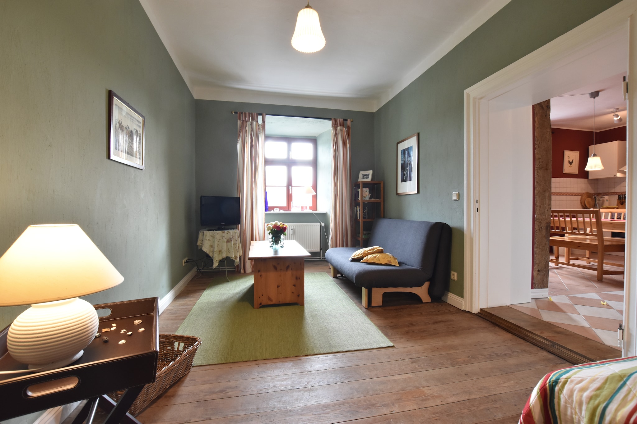 This inviting 1-bedroom apartment in Gerdshagen (Satow), near the Baltic Sea Coast, is ideal for families with children or a small group of up to 4 guests. It features a fully equipped open kitchen, a private terrace, a shared garden, and a shared barbecue, perfect for relaxed, outdoor living in a tranquil setting.
Conveniently located, shops, restaurants, and a pharmacy are just a short walk away in Satow. The sandy beaches of the Baltic Sea are only 22 km from the property, while the historic cities of Rostock (31 km) and Wismar (39 km) make excellent day trips. The fresh sea air and peaceful atmosphere create a wonderful environment to unwind.
Children will love the shared sandpit and swings, while adults can enjoy coffee on the terrace or a quiet afternoon in the garden. Indoor heating ensures a comfortable stay even during cooler months. Parking is available on-site, and the friendly homeowner lives in the same building, always nearby if you need anything.