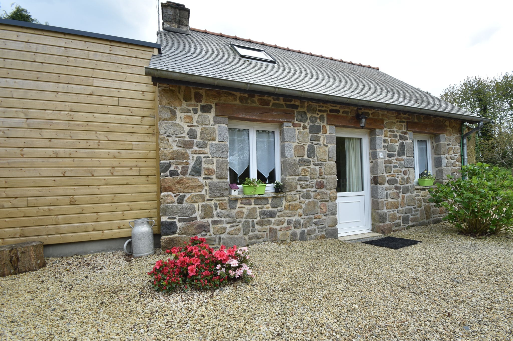 Quaint Holiday Home  in Saint-Gilles-les-Bois with Garden