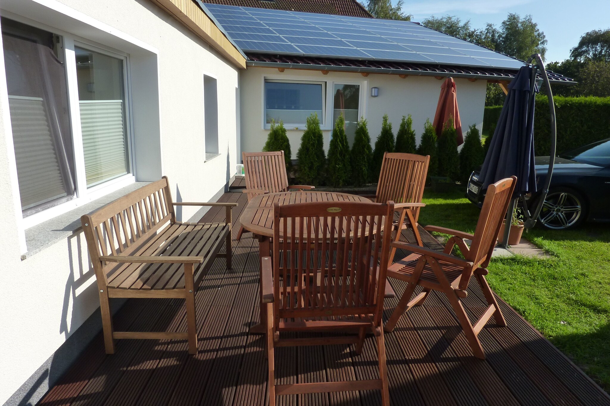 This modern furnished holiday home near the beach is located in Rostock-Diedrichshagen, between Ostseebad Warnemünde (3 km) and Hanseatic city of Rostock (15 km) and seaside resort Heiligendamm (18 km). To the natural beach is only 250 m through the coastal forest (on the cliffs). The beautiful cottage is part of a terraced house, has a separate entrance and is equipped with 1 cozy living area, 1 open plan kitchen, 1 beautiful bedroom and 1 Bathroom with shower and toilet. A cozy terrace invites you to relax and linger. Here you can let the soul dangle and forget the worries of everyday life quickly! The property is completed and fenced. For Warnemünde (fine sandy) beach with textile beach, family beach, blue flag, nudist beach, dog beach is about 950 m (bike and hiking trail through the coastal forest available). On the beach you can take beautiful beach walks, lying in the sun, swimming or playing. The Baltic Sea Cycle Route 150 m away invites you to wonderful cycling tours through the beautiful surroundings. Visit the historic Hanseatic city of Rostock, it's worth it!
