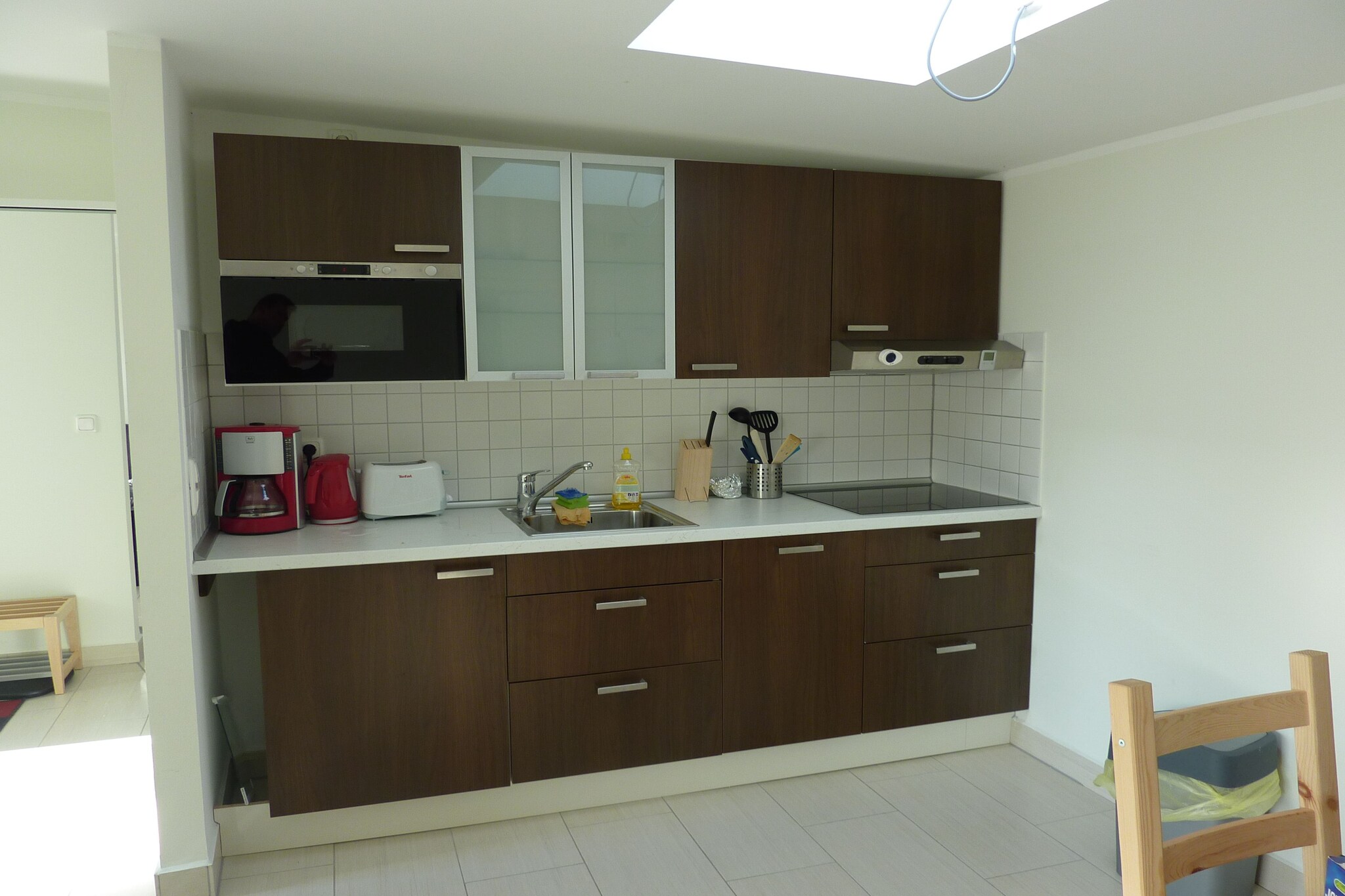 Ground floor: (hall, open kitchen(electric kettle, toaster, cooker, coffee machine, oven, dishwasher, fridge-freezer), Living/bed room(double sofa bed, TV(flatscreen), dining table, seating area, DVD player, radio, CD player), bedroom(double king size bed(180 x 200 cm)), bathroom(accessible via interconnecting room)(shower, washbasin, toilet), heating)\n\nwashing machine(paid), terrace, garden(shared with other guests, fenced), bicycle storage, BBQ, parking, children\'s bed, high chair