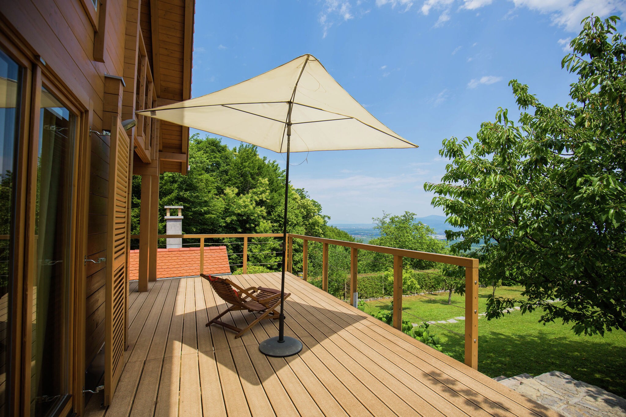Maison de vacances confortable avec terrasse à Samobor