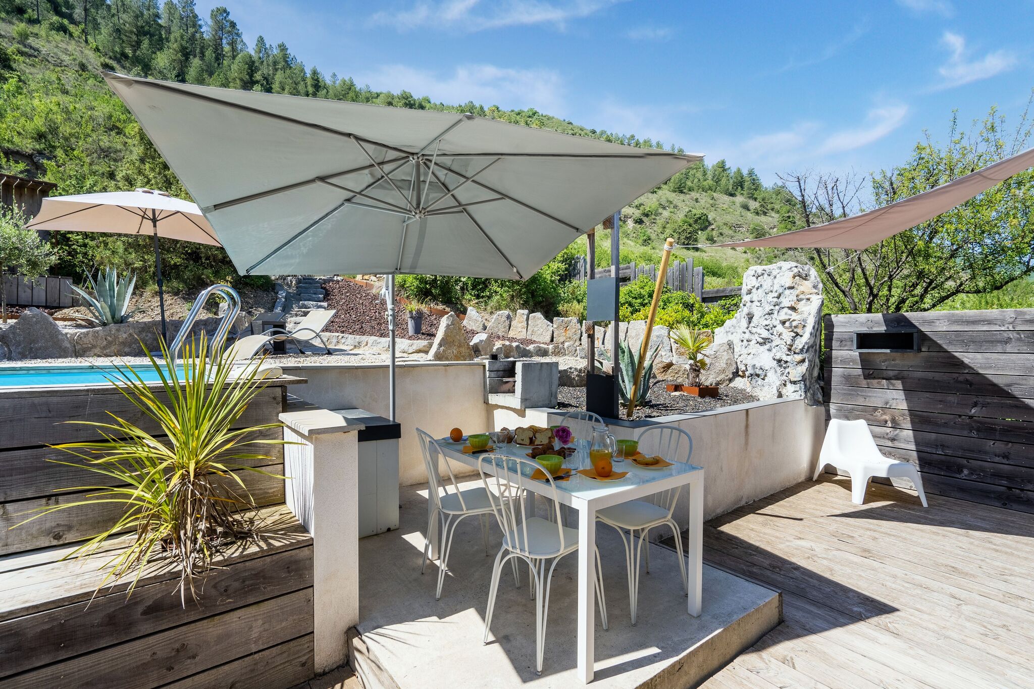 Moderne villa met privézwembad in de zuidelijke Ardèche