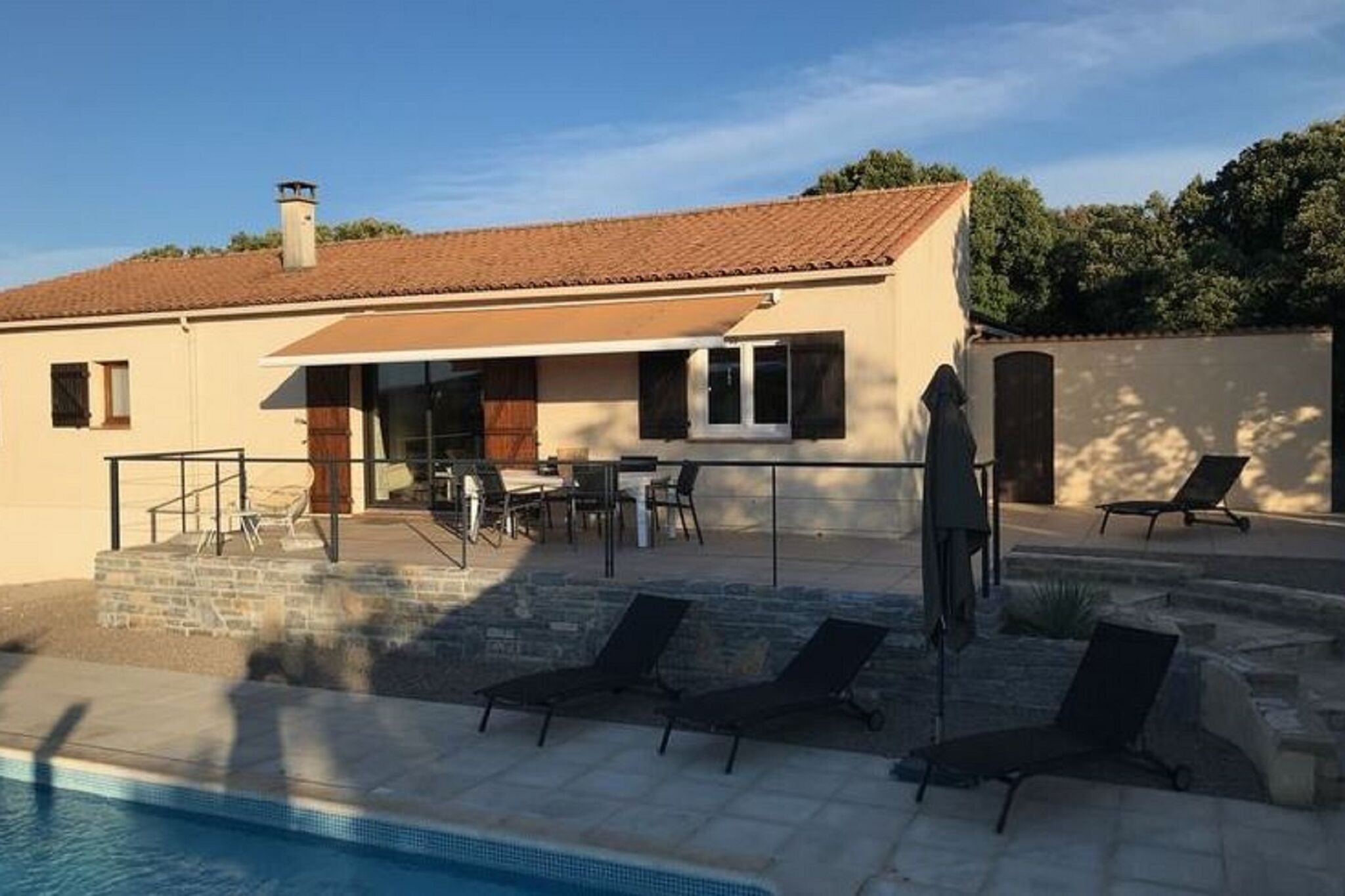 Gelijkvloerse woning in Languedoc-Roussillon met zwembad