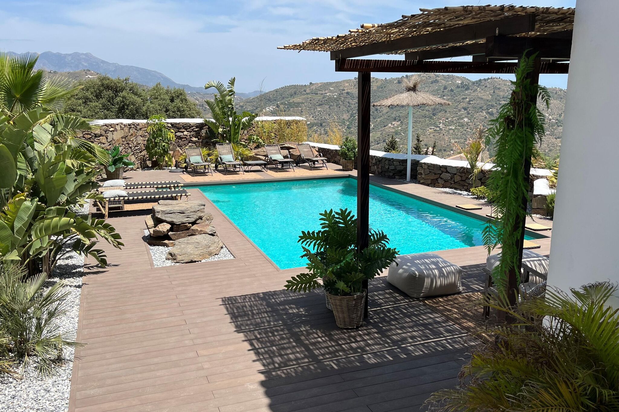 Sfeervolle villa met apart gastenverblijf, privé zwembad en prachtige ligging