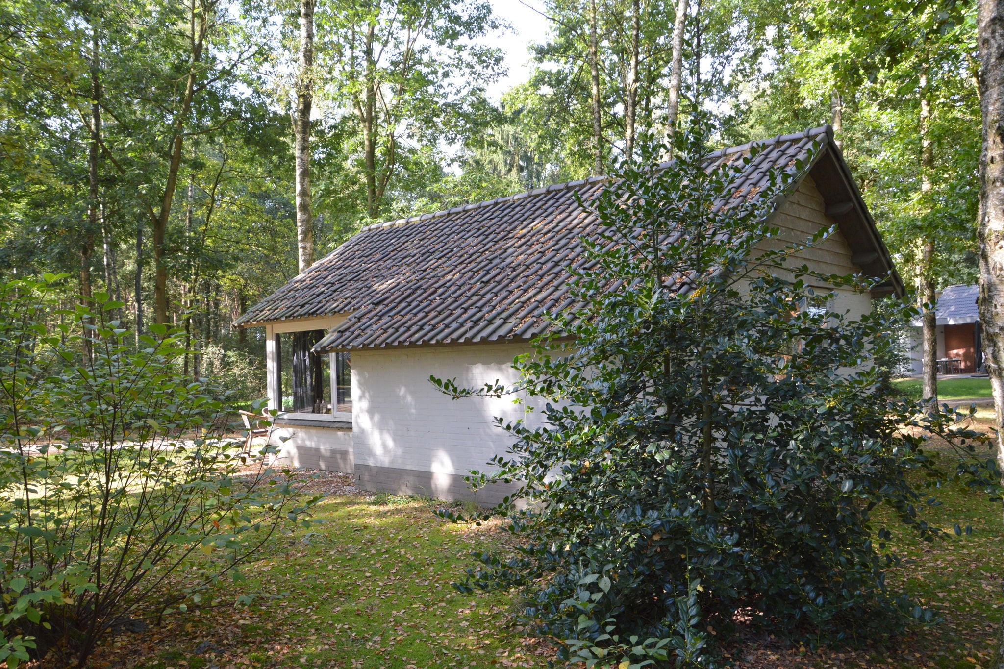 Detached cottage on quiet park