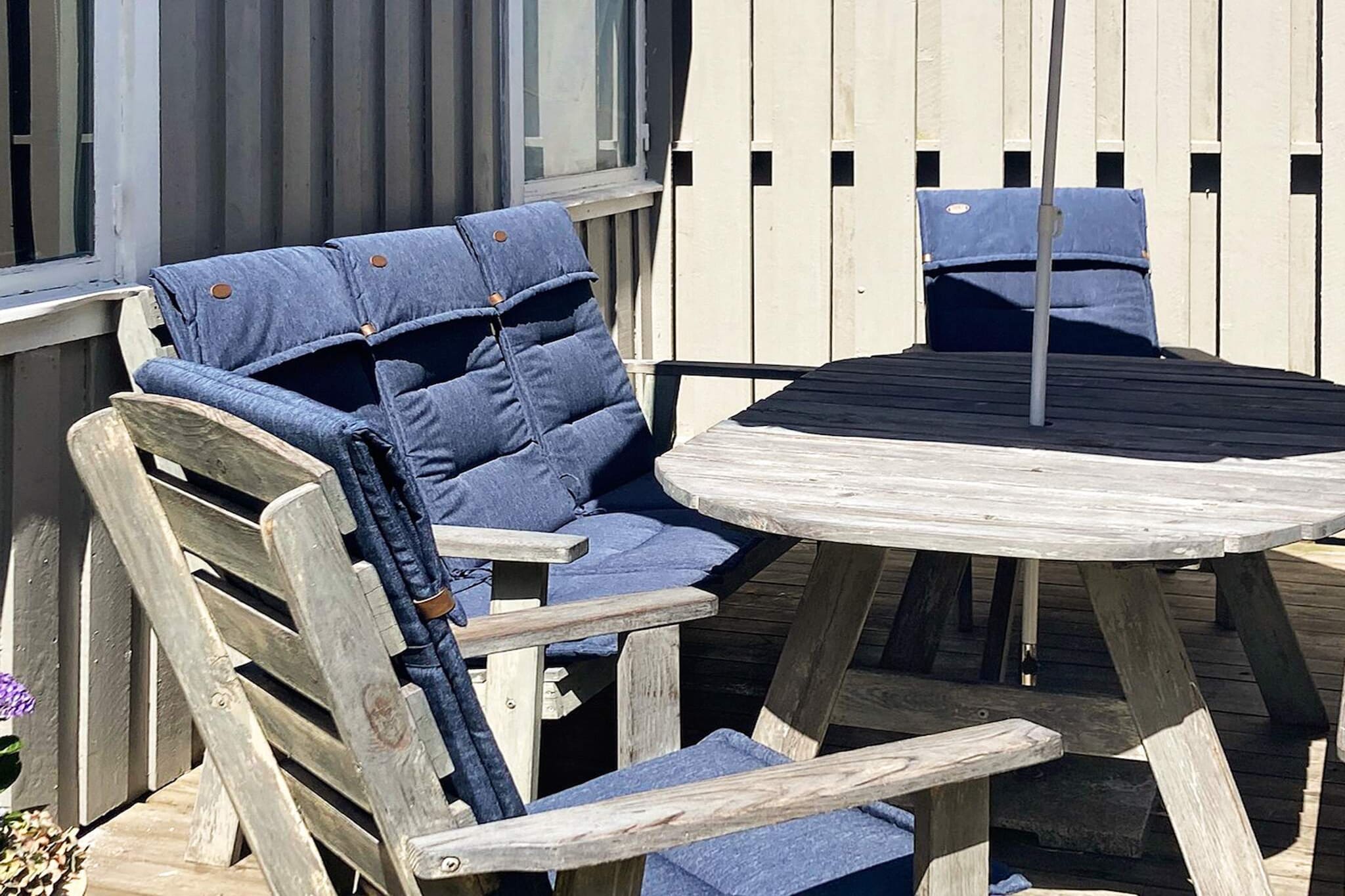 Annex: (double bed)\n\nopen kitchen(cooker(electric), hood, coffee machine, microwave, fridge-freezer, high chair, water from well), Living/bed room(17 m2)(TV(swedish TV channels), radio), bedroom(13 m2)(double bed), bedroom(2x bunk bed), bathroom(washbasin, shower, toilet, washing machine), conservatory, heating(electric), terrace(14 m2)(garden furniture, BBQ), parking