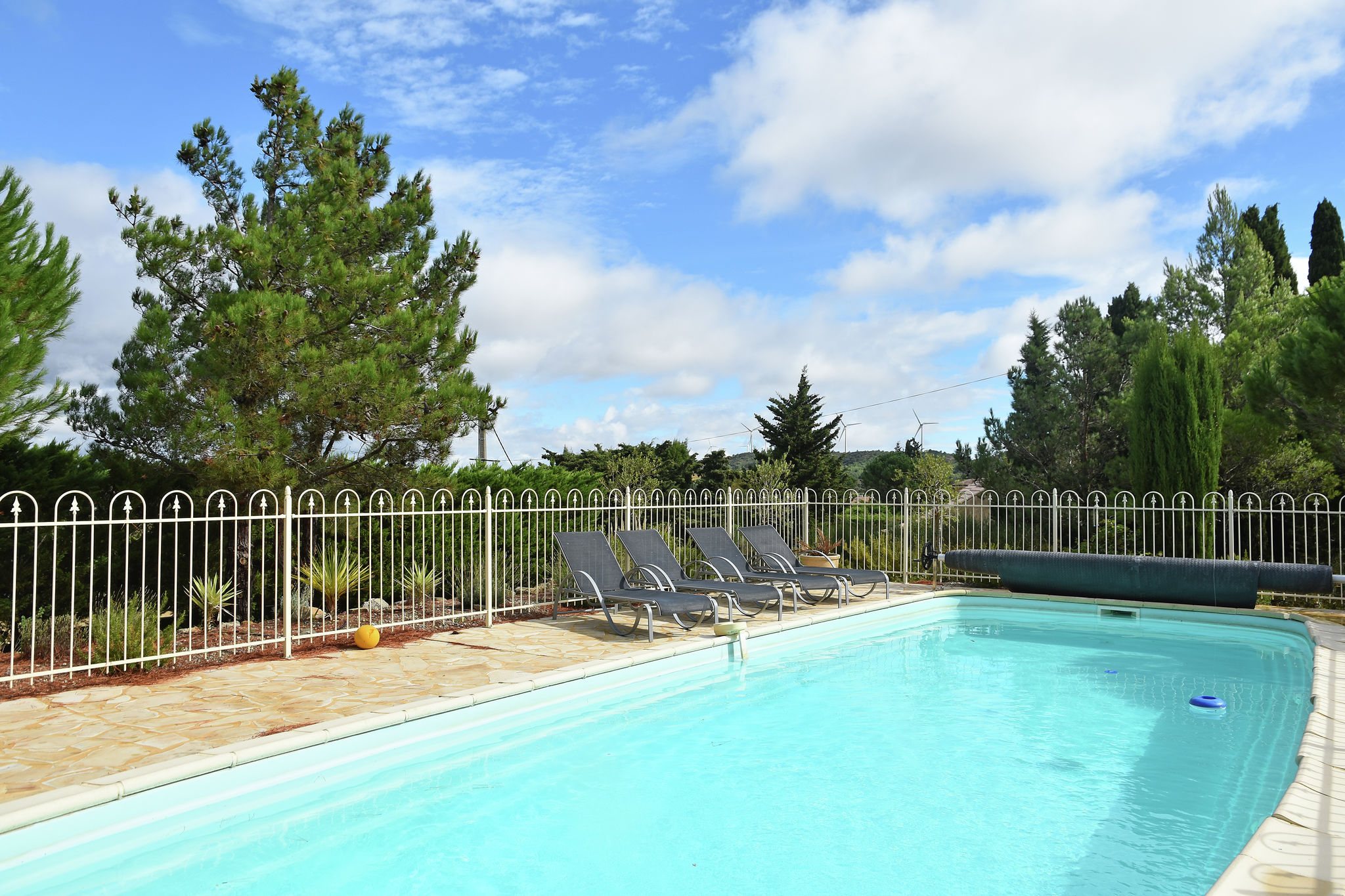 Villa spacieuse avec piscine privée à Montbrun-des-Corbières